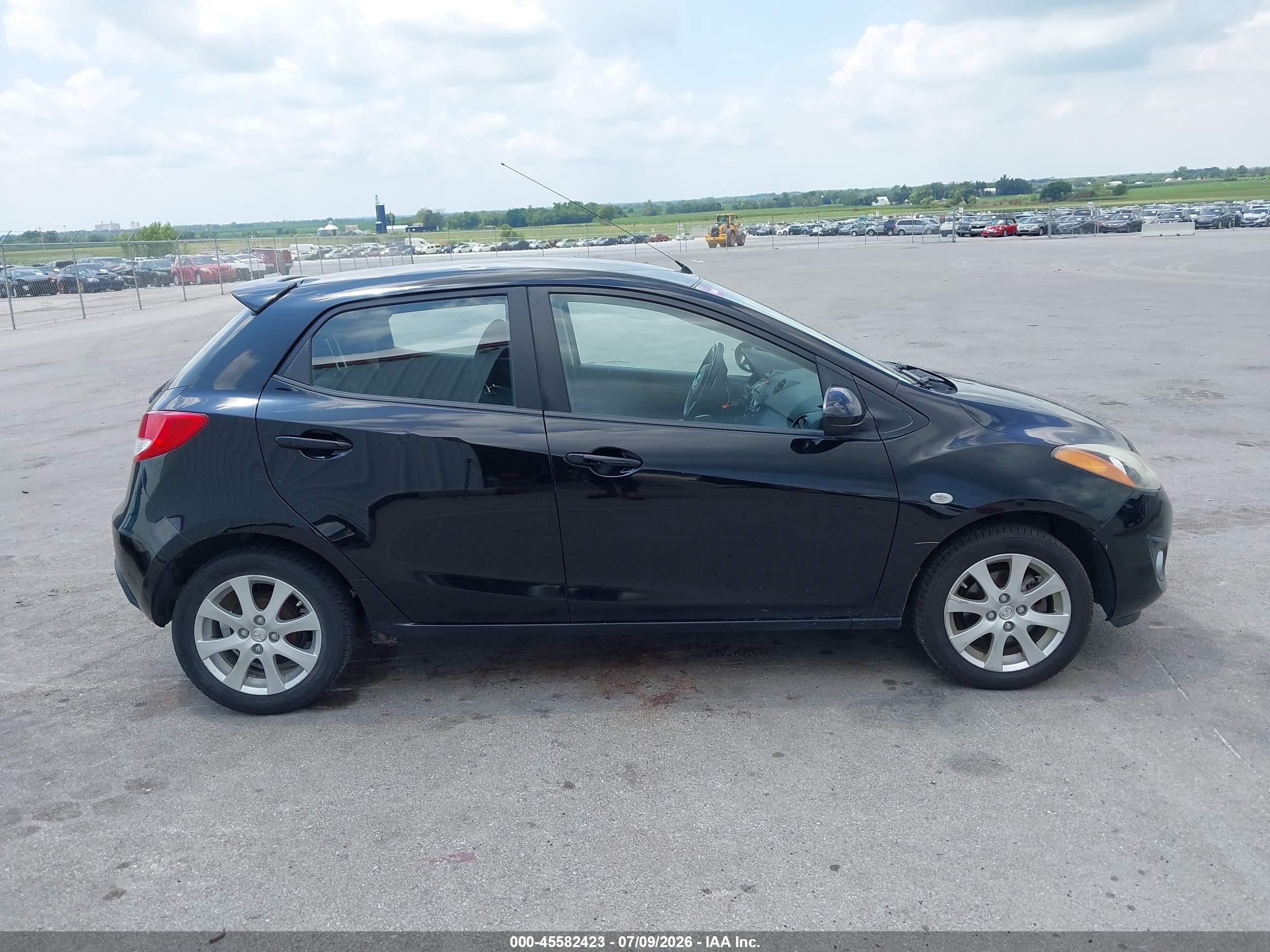 2011 Mazda Mazda2 Touring Black vin: JM1DE1HY9B0127951