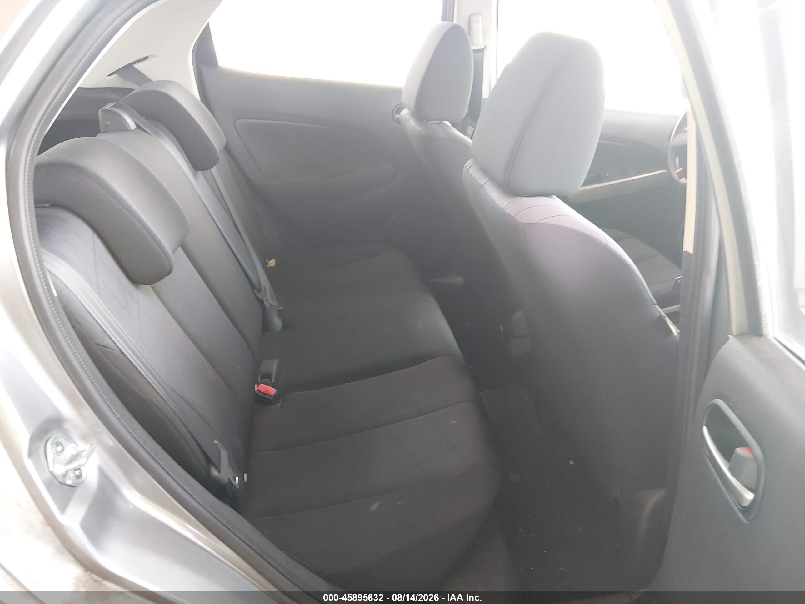 2011 Mazda Mazda2 Sport Серебряный vin: JM1DE1HY9B0128954