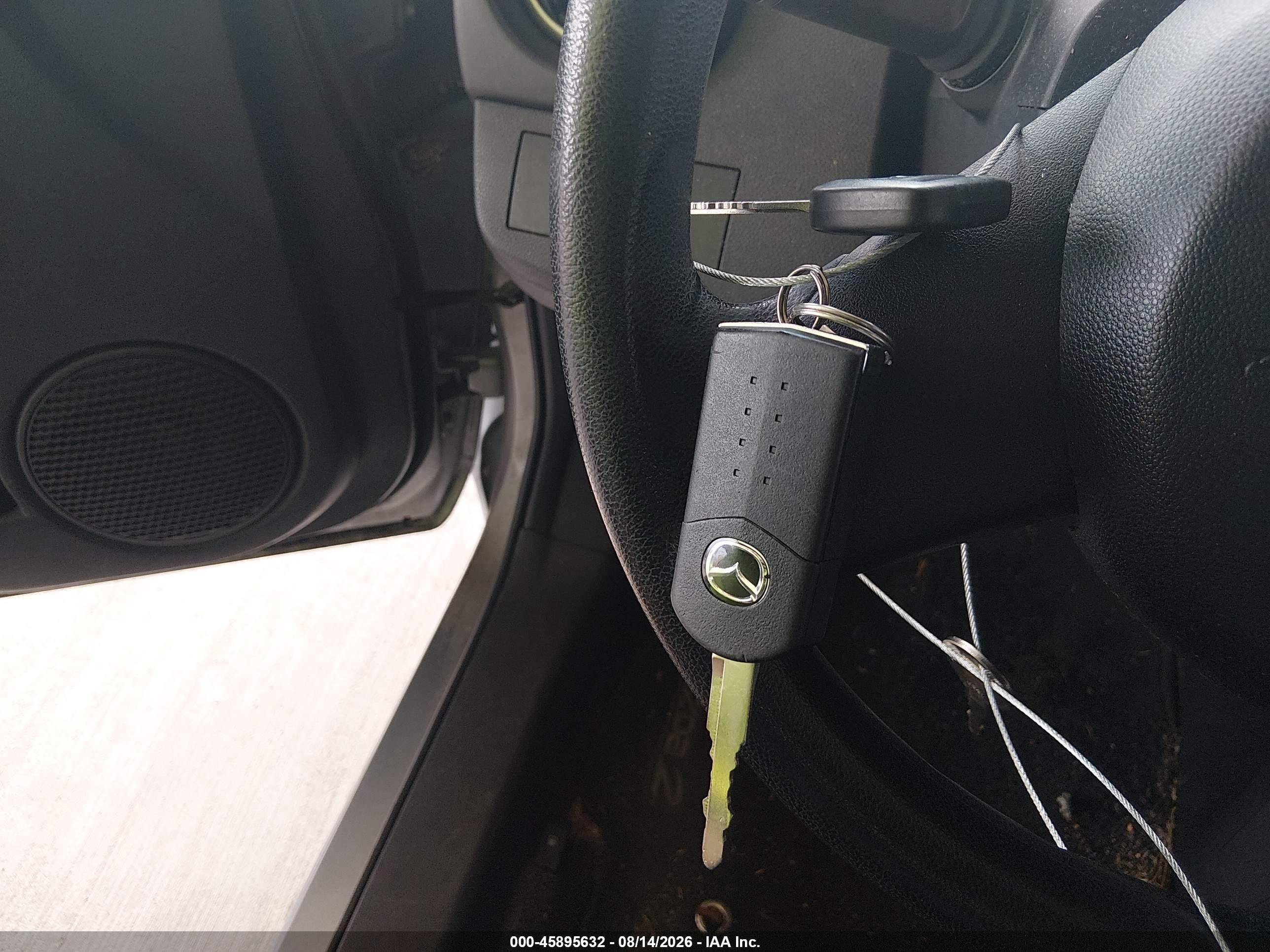 2011 Mazda Mazda2 Sport Серебряный vin: JM1DE1HY9B0128954