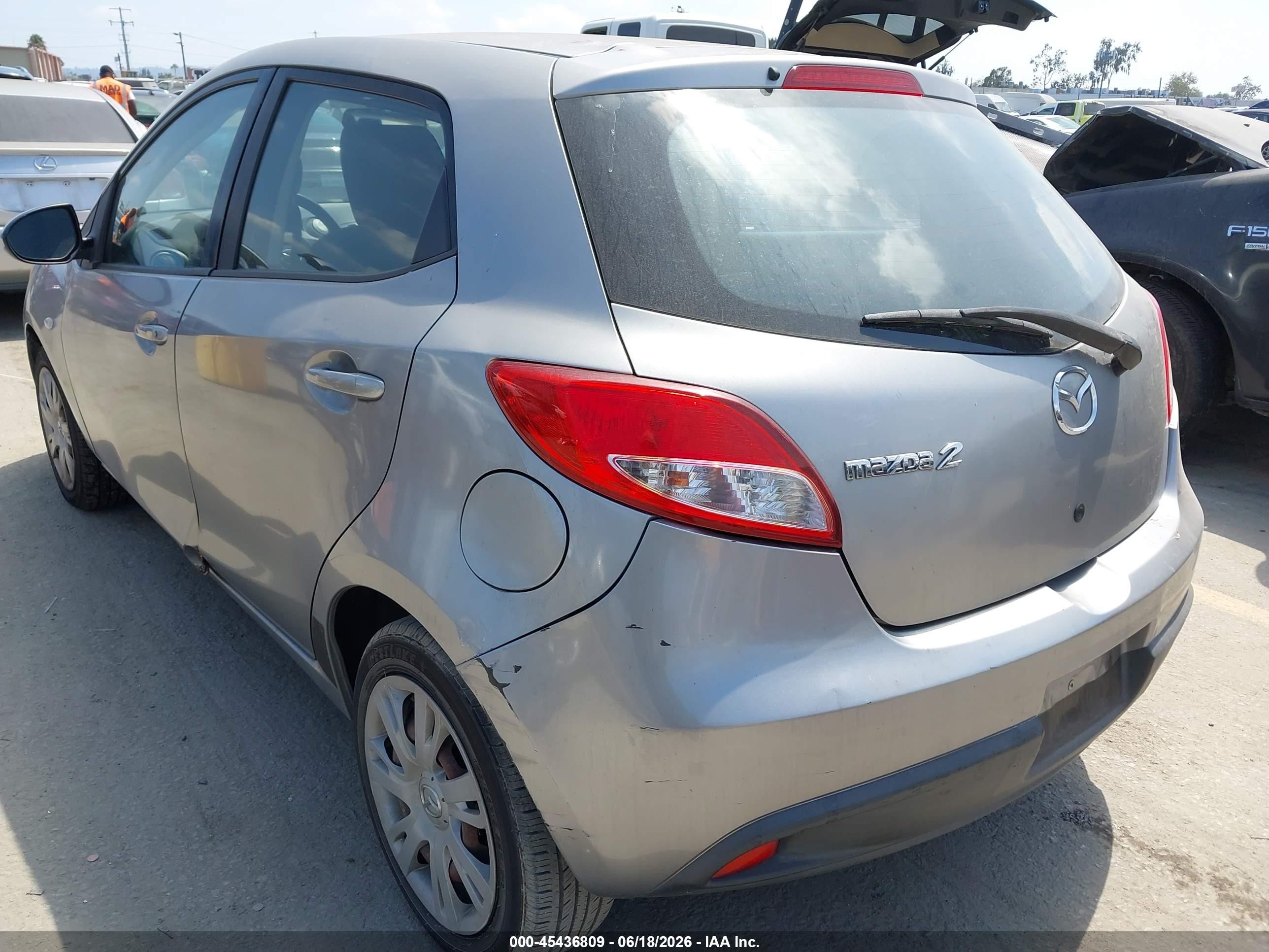 2011 Mazda Mazda2 Sport Silver vin: JM1DE1HYXB0123407
