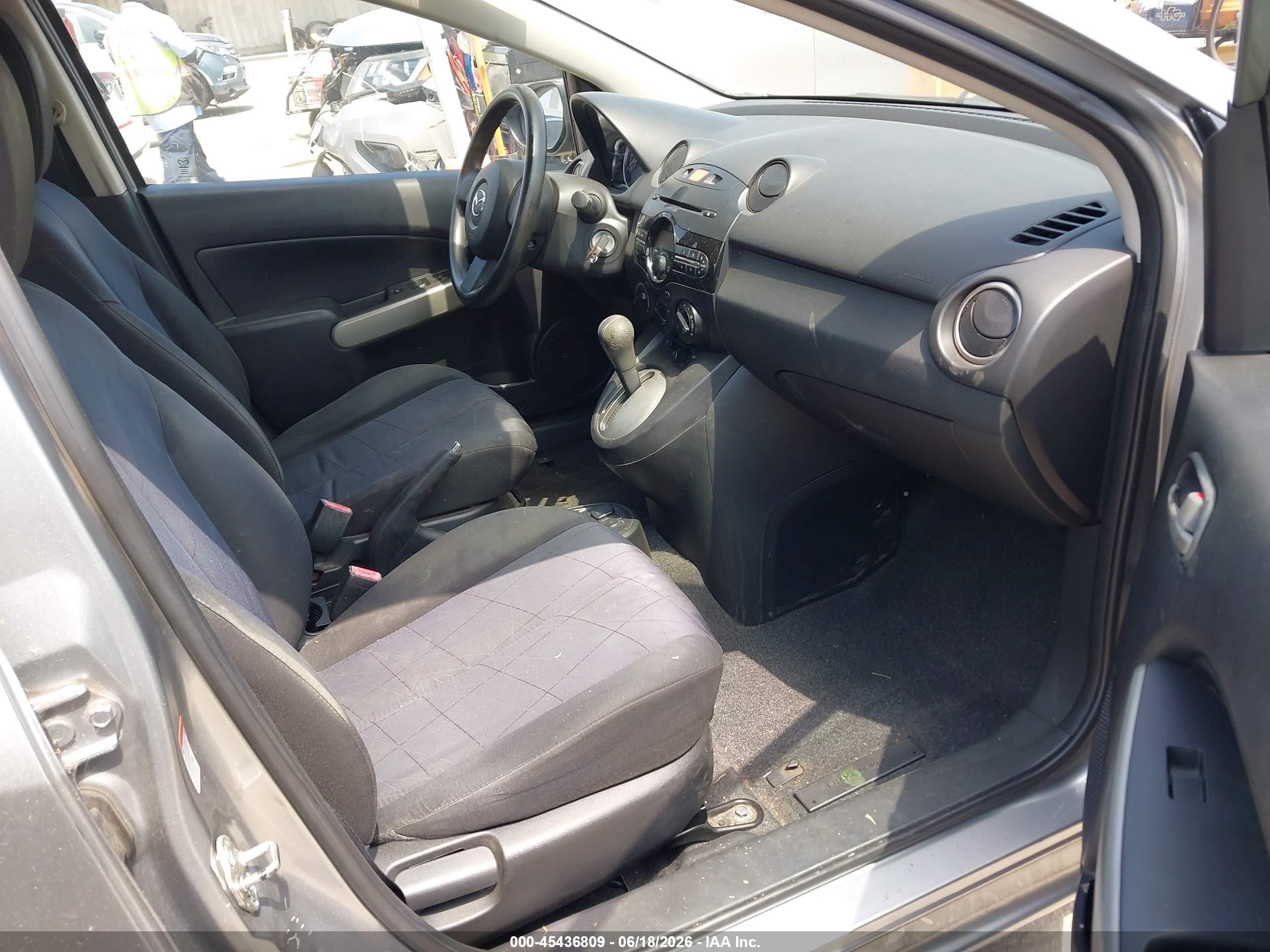 2011 Mazda Mazda2 Sport Silver vin: JM1DE1HYXB0123407