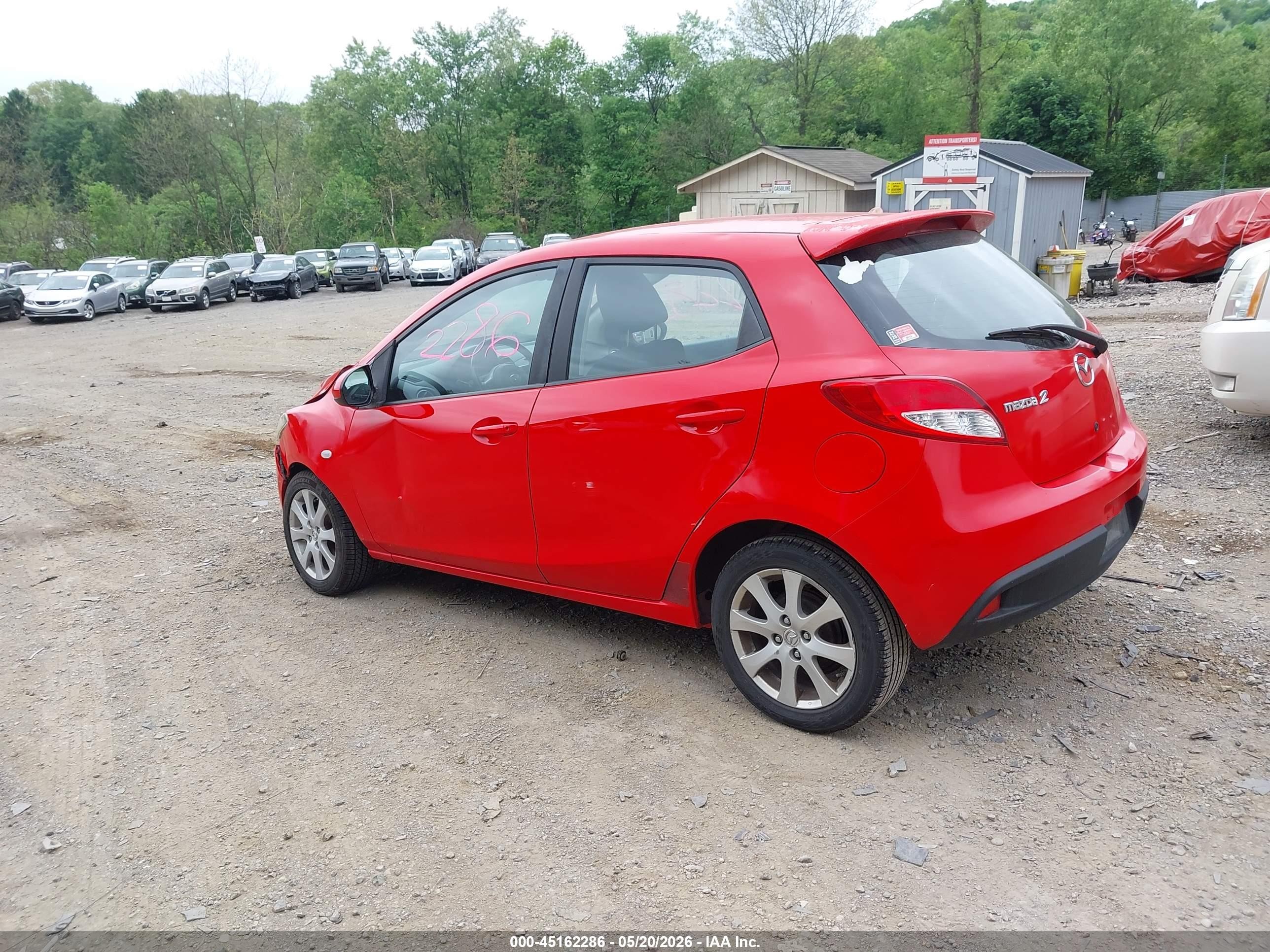 2011 Mazda Mazda2 Touring Красный vin: JM1DE1HZ0B0118774
