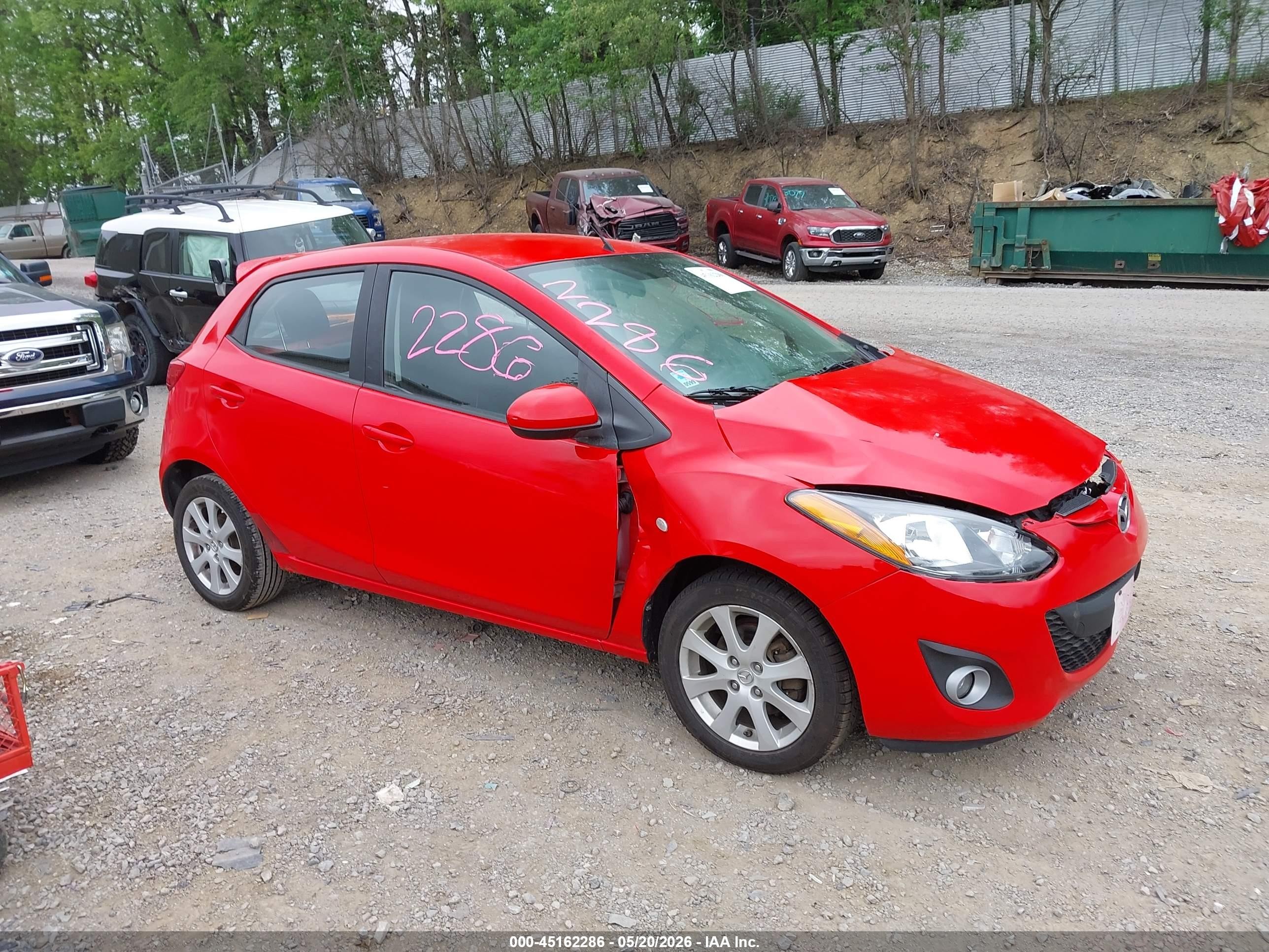 2011 Mazda Mazda2 Touring Красный vin: JM1DE1HZ0B0118774
