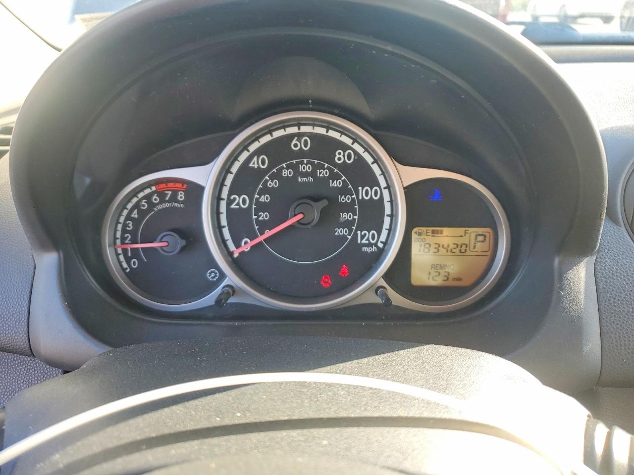 2011 Mazda Mazda2 Silver vin: JM1DE1HZ2B0101264