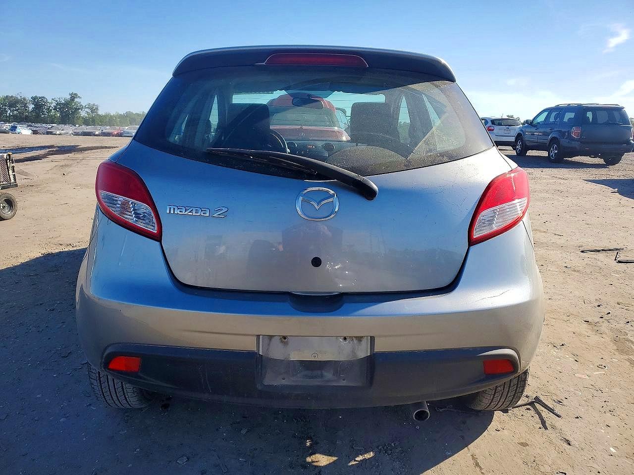 2011 Mazda Mazda2 Silver vin: JM1DE1HZ2B0101264