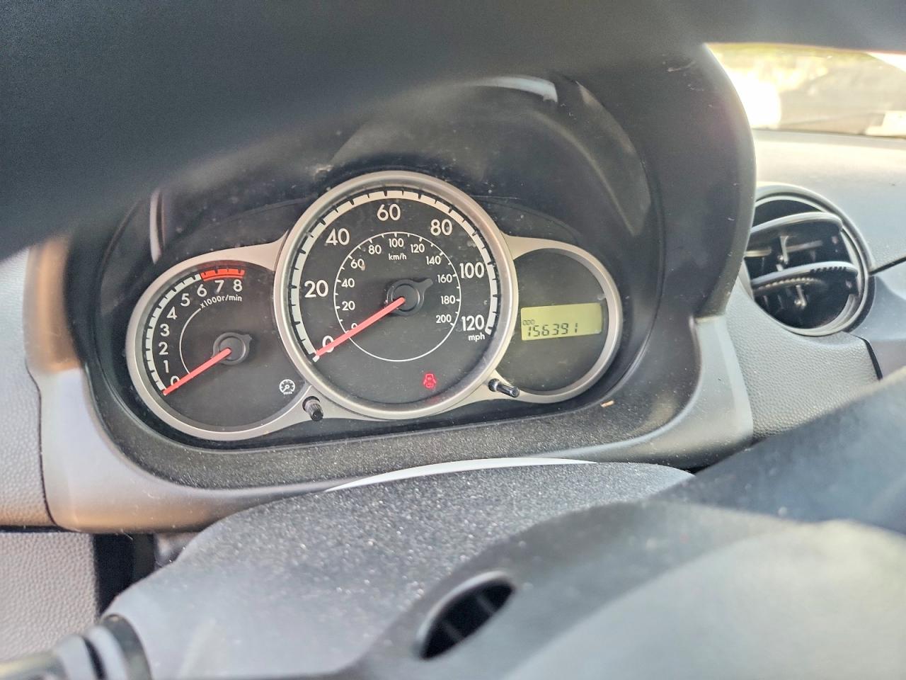 2011 Mazda Mazda2 White vin: JM1DE1HZ4B0105137