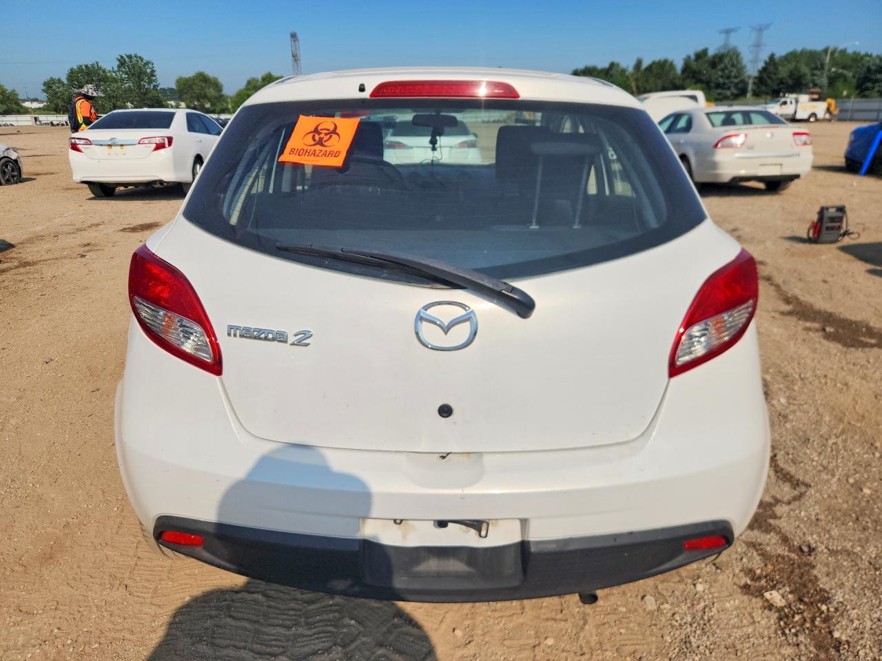 2011 Mazda Mazda2 White vin: JM1DE1HZ4B0105137