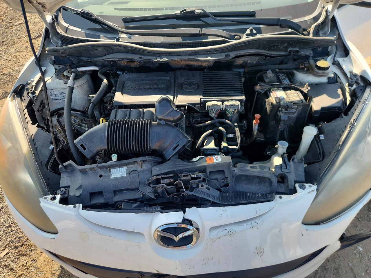 2011 Mazda Mazda2 White vin: JM1DE1HZ4B0105137
