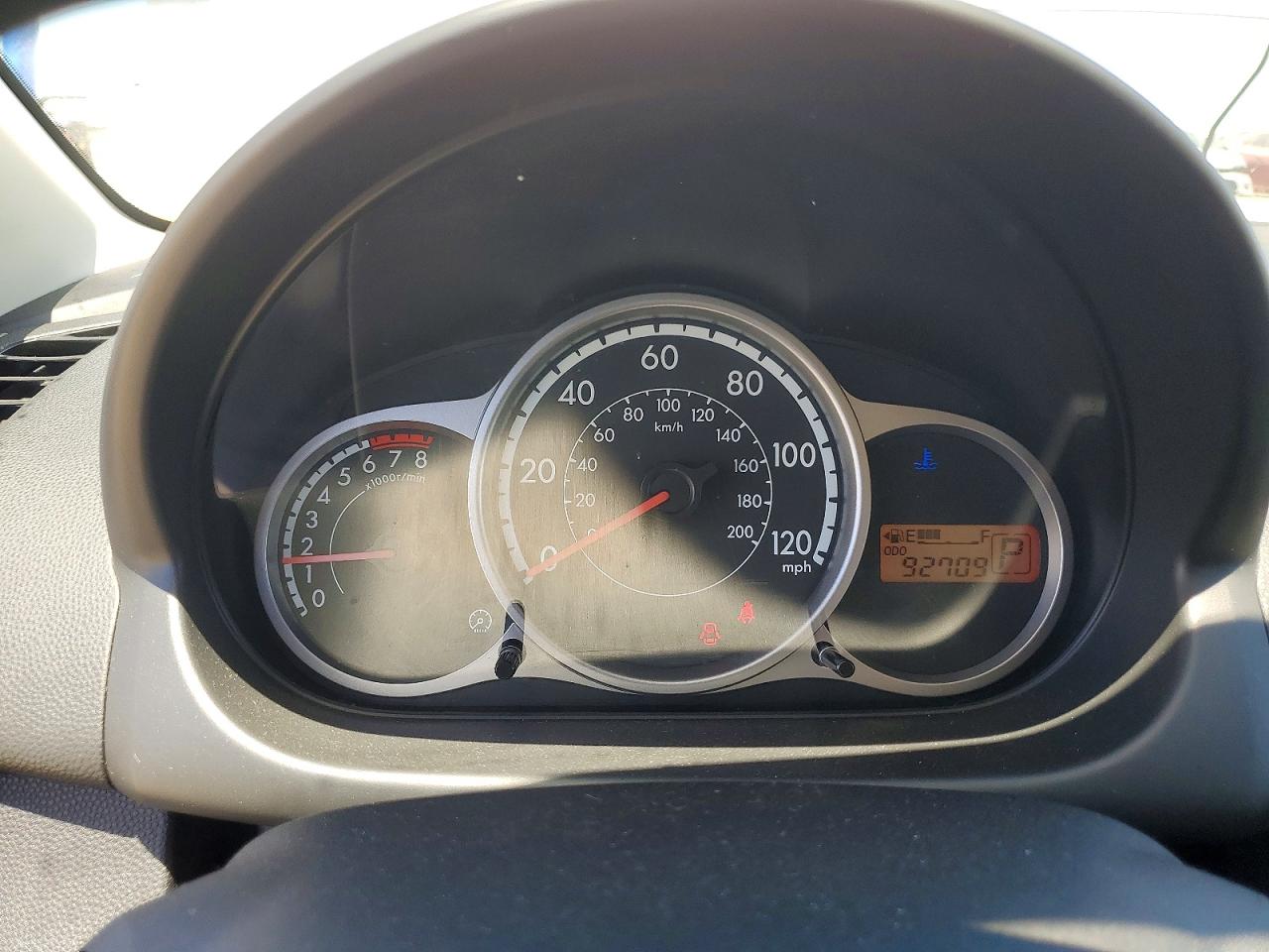 2011 Mazda Mazda2 Silver vin: JM1DE1HZ4B0125534