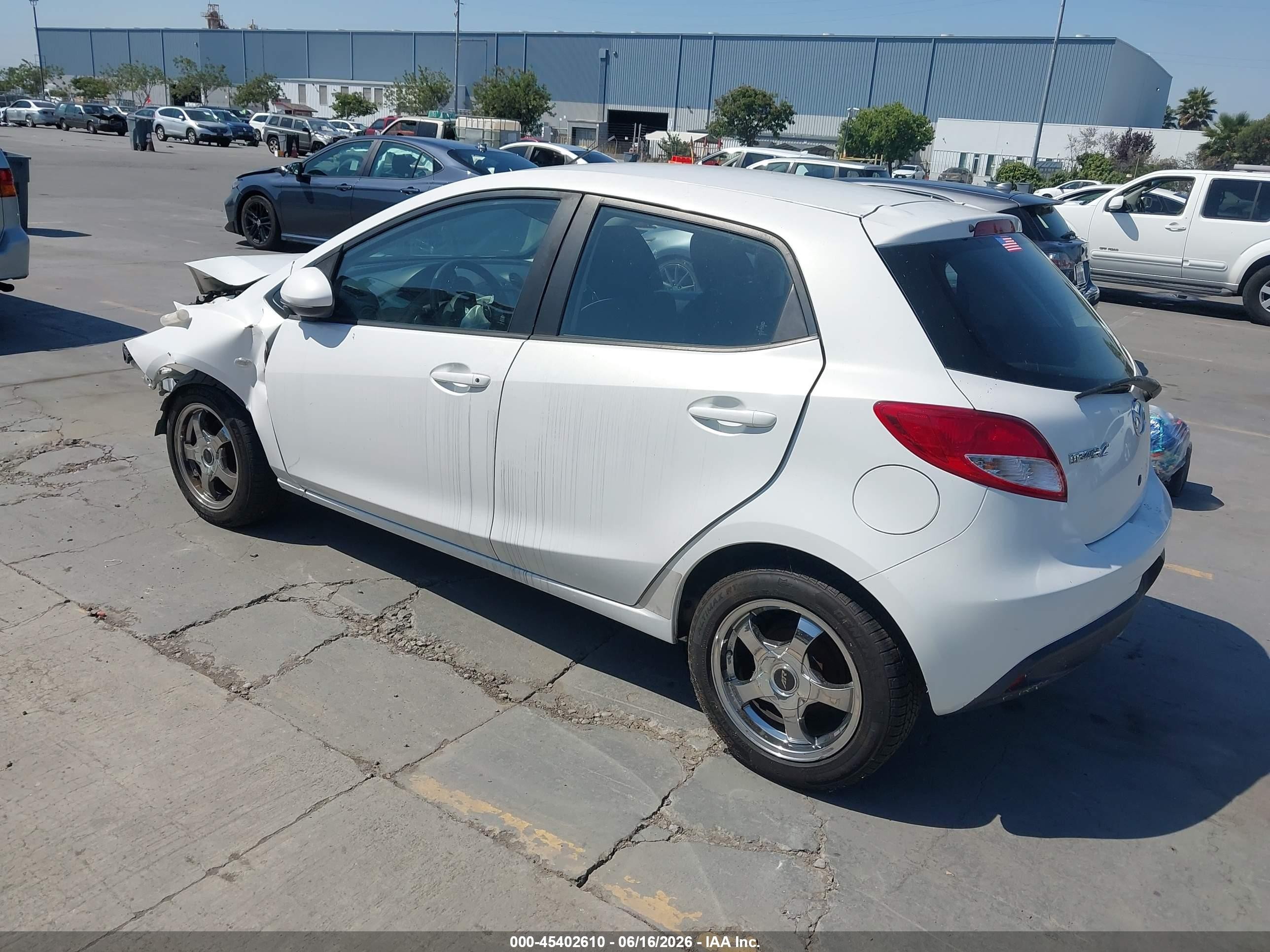 2011 Mazda Mazda2 Sport White vin: JM1DE1HZ5B0101792
