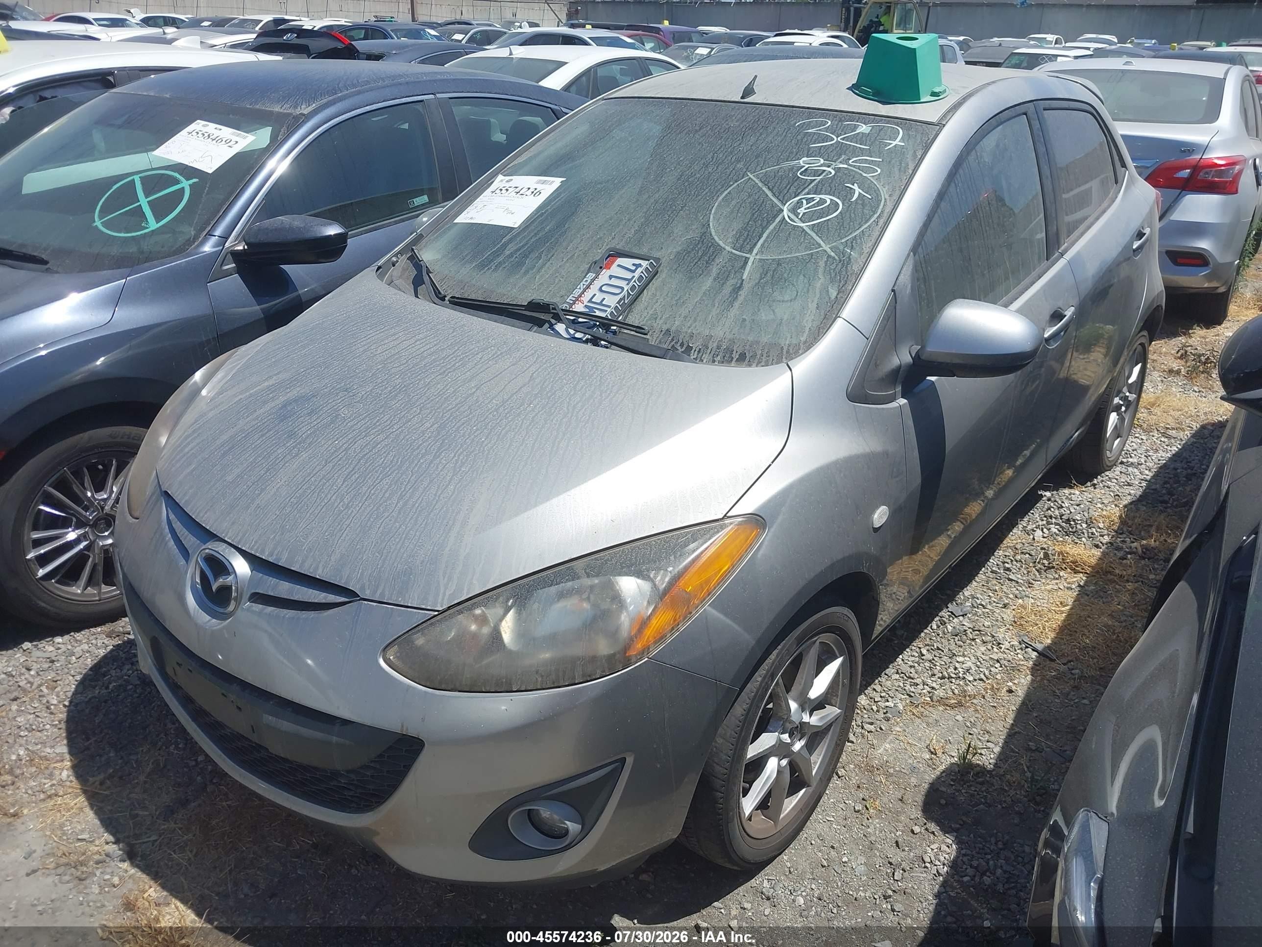 2011 Mazda Mazda2 Touring Silver vin: JM1DE1HZ5B0119077