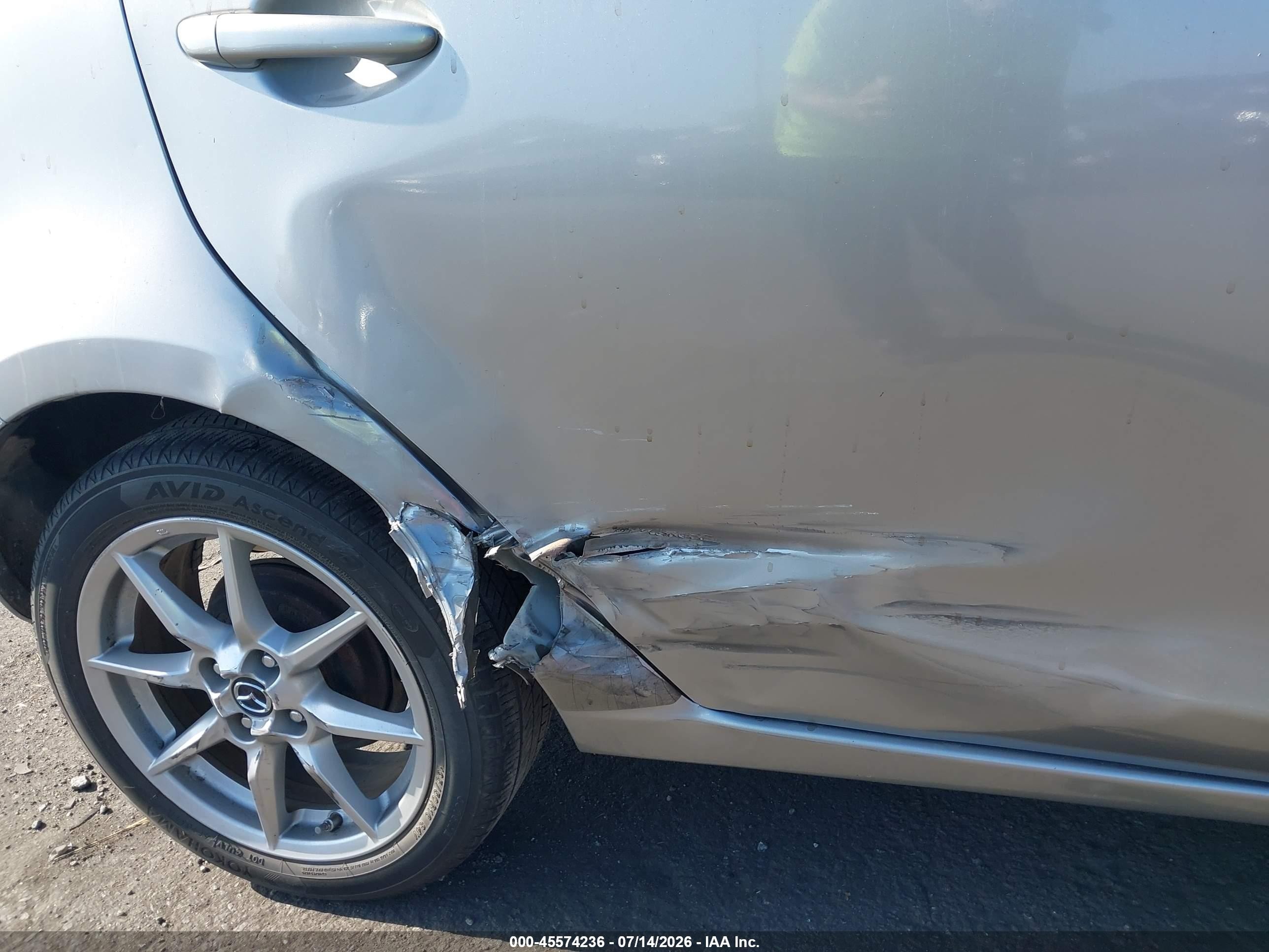 2011 Mazda Mazda2 Touring Silver vin: JM1DE1HZ5B0119077