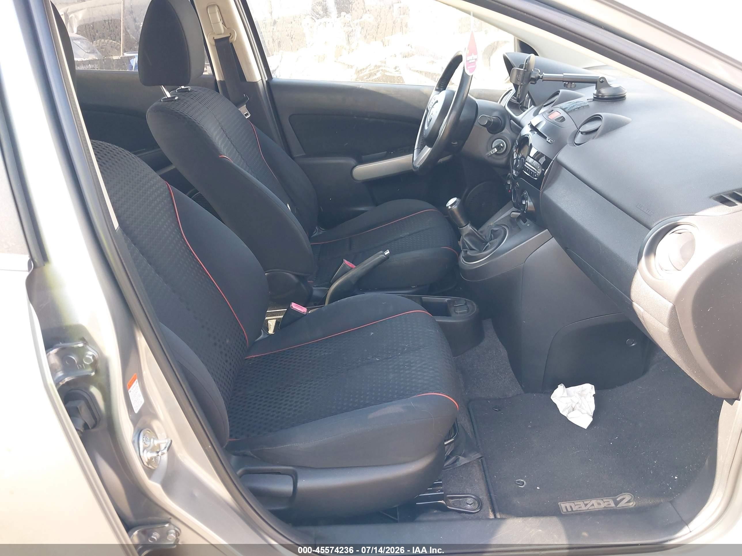 2011 Mazda Mazda2 Touring Silver vin: JM1DE1HZ5B0119077
