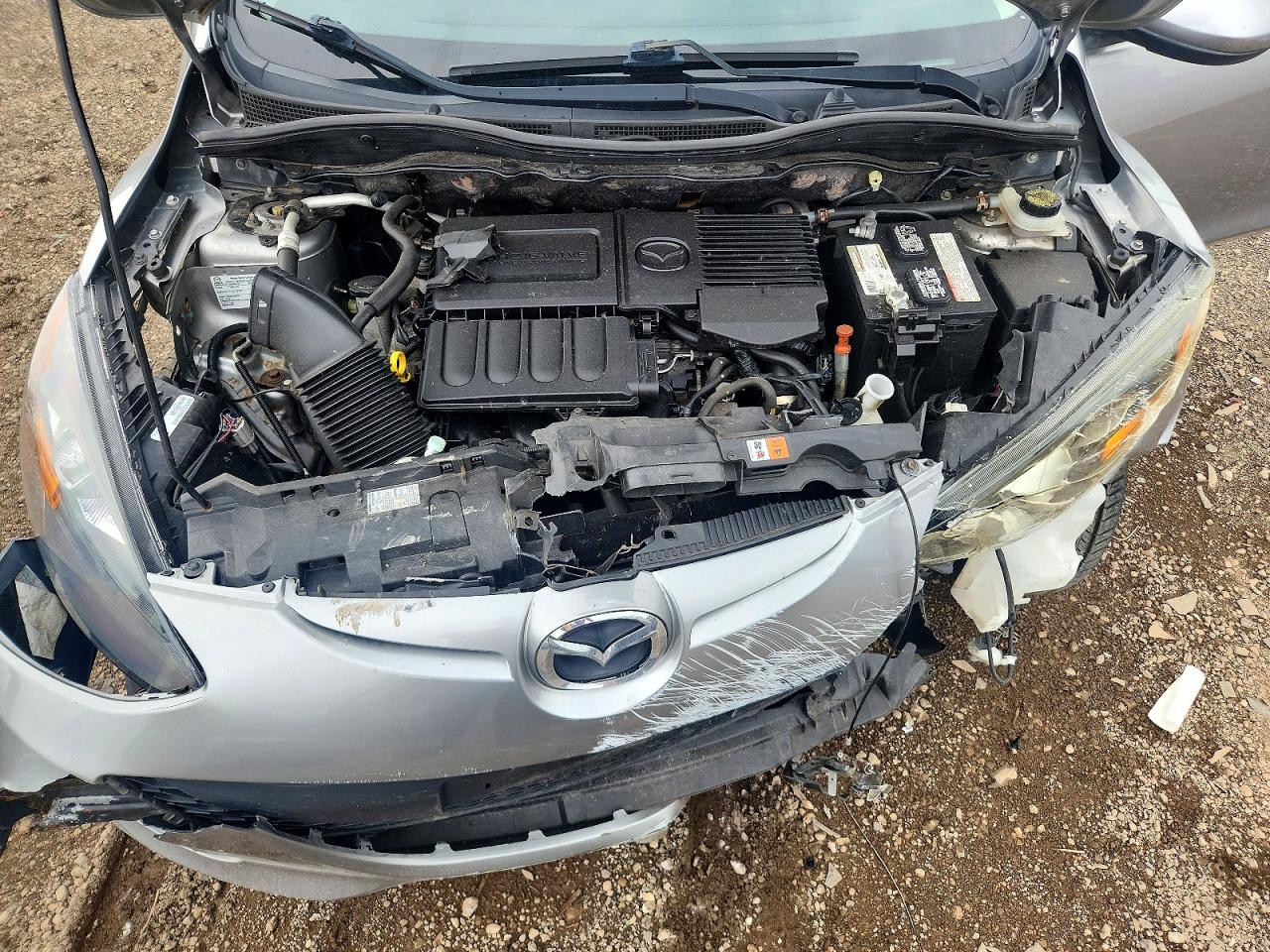 2011 Mazda Mazda2 Silver vin: JM1DE1HZ6B0105348