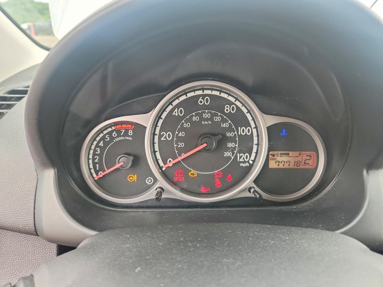 2011 Mazda Mazda2 Silver vin: JM1DE1HZ6B0105348