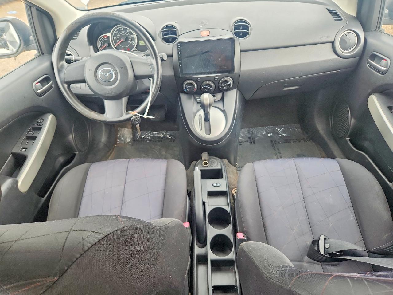 2011 Mazda Mazda2 Silver vin: JM1DE1HZ6B0105348