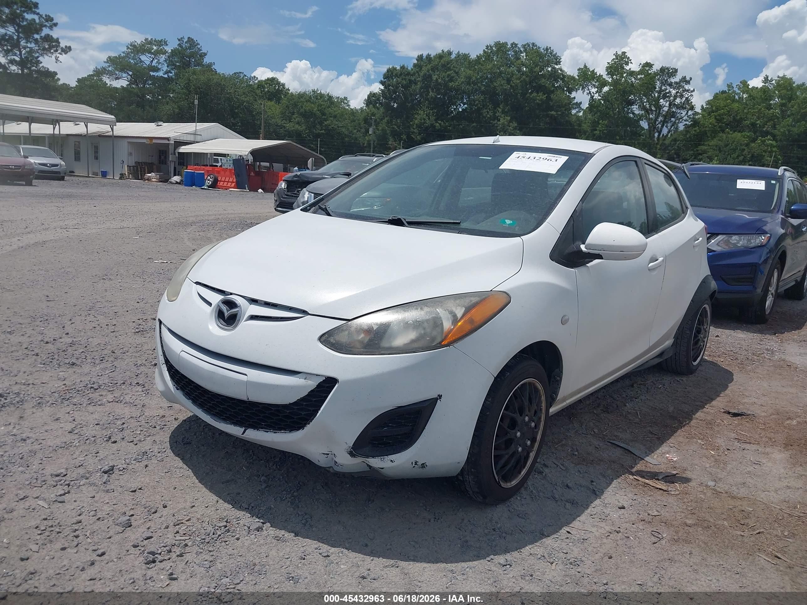 2011 Mazda Mazda2 Sport White vin: JM1DE1HZ7B0110087