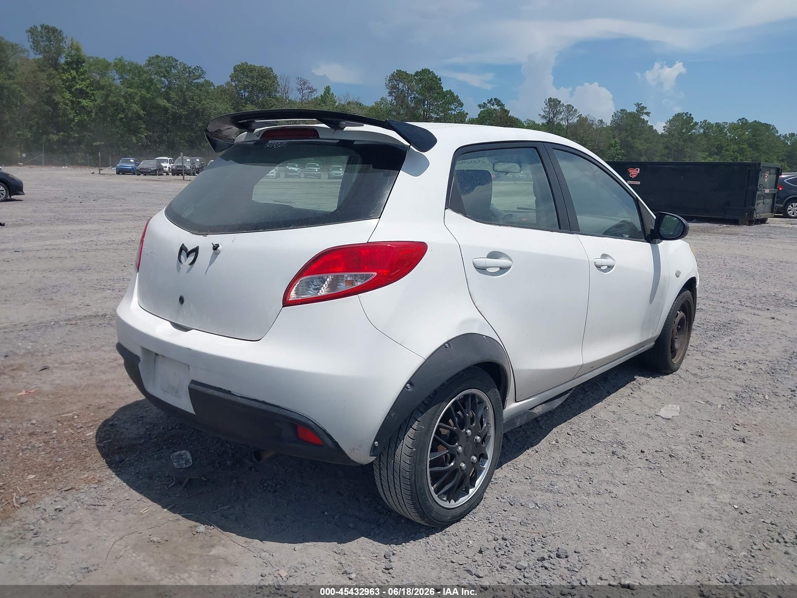 2011 Mazda Mazda2 Sport White vin: JM1DE1HZ7B0110087