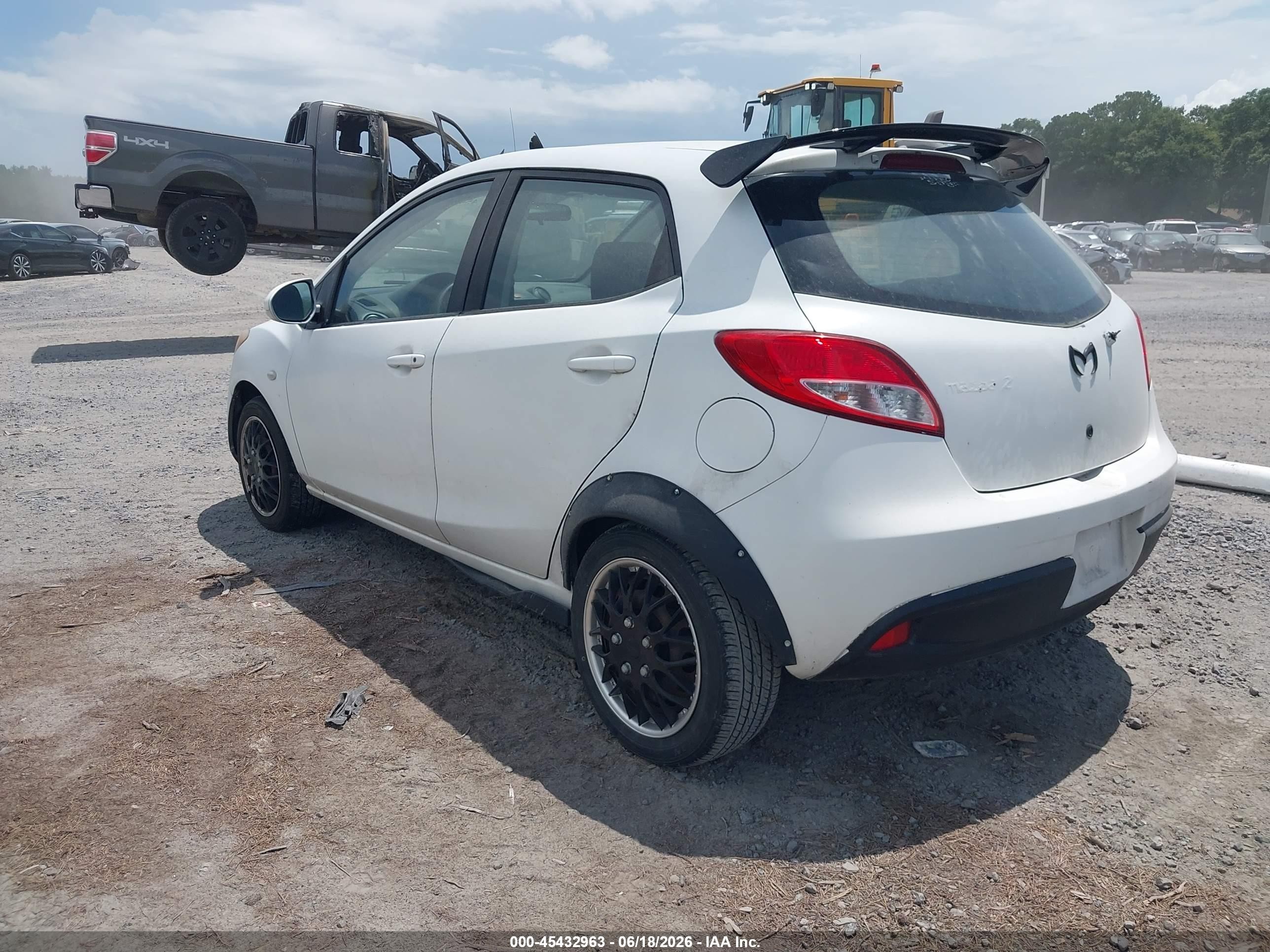 2011 Mazda Mazda2 Sport White vin: JM1DE1HZ7B0110087