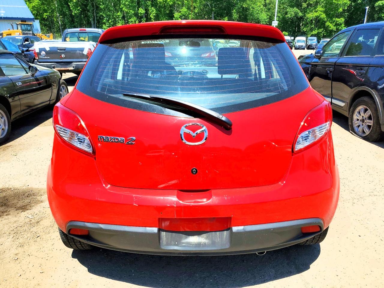 2011 Mazda Mazda2 Red vin: JM1DE1HZ8B0104556