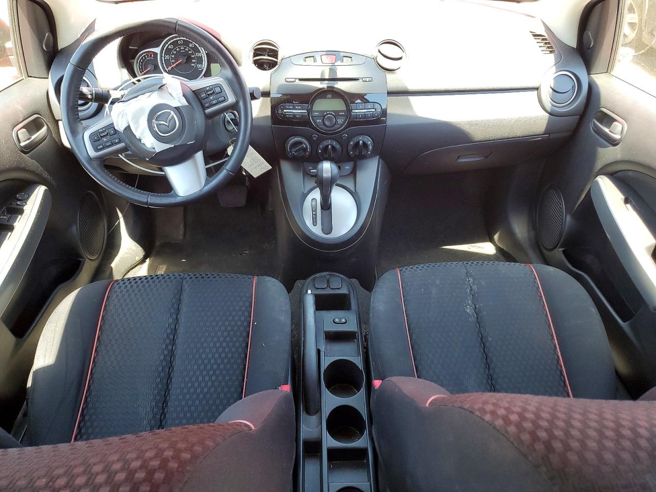 2011 Mazda Mazda2 Red vin: JM1DE1HZ8B0104556