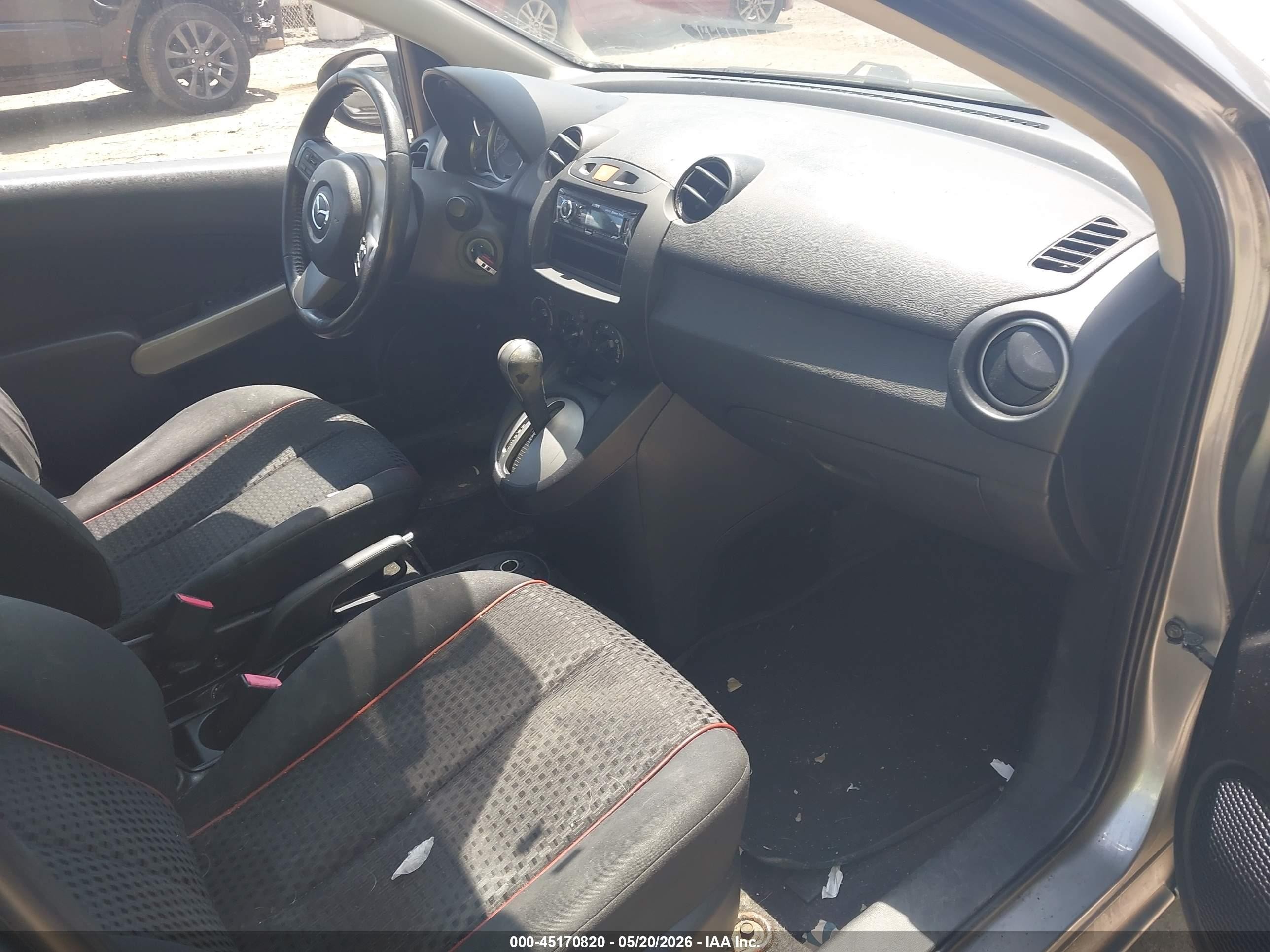 2011 Mazda Mazda2 Touring Silver vin: JM1DE1HZ9B0110253