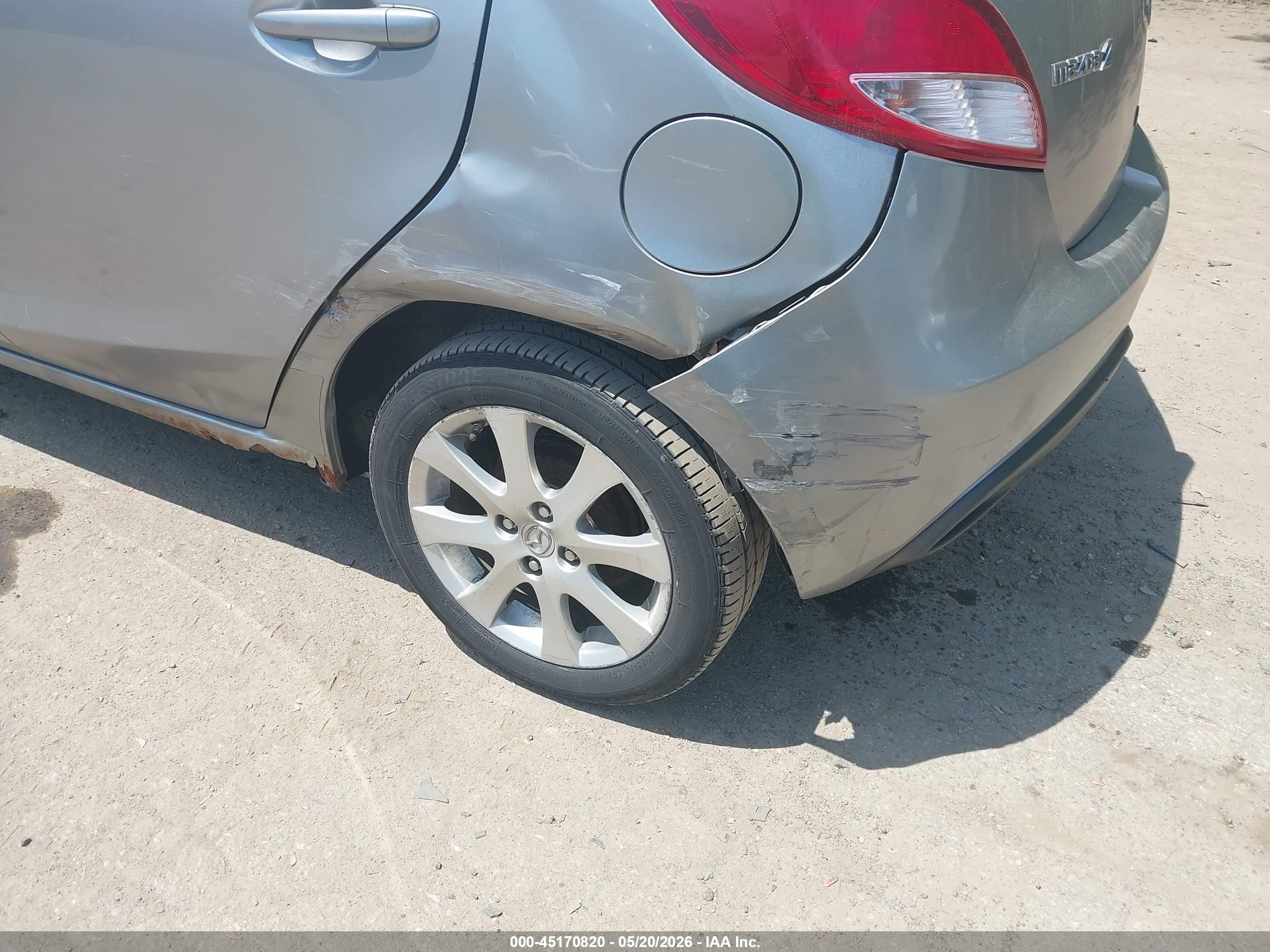 2011 Mazda Mazda2 Touring Silver vin: JM1DE1HZ9B0110253