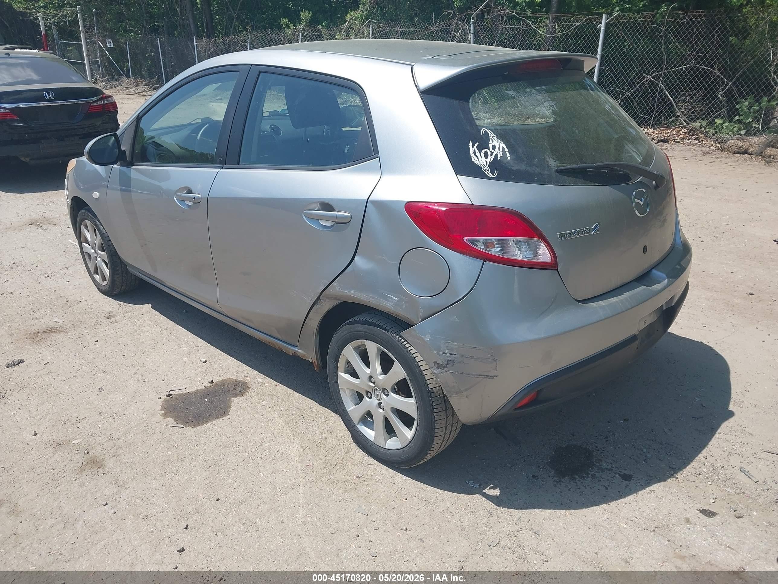2011 Mazda Mazda2 Touring Silver vin: JM1DE1HZ9B0110253