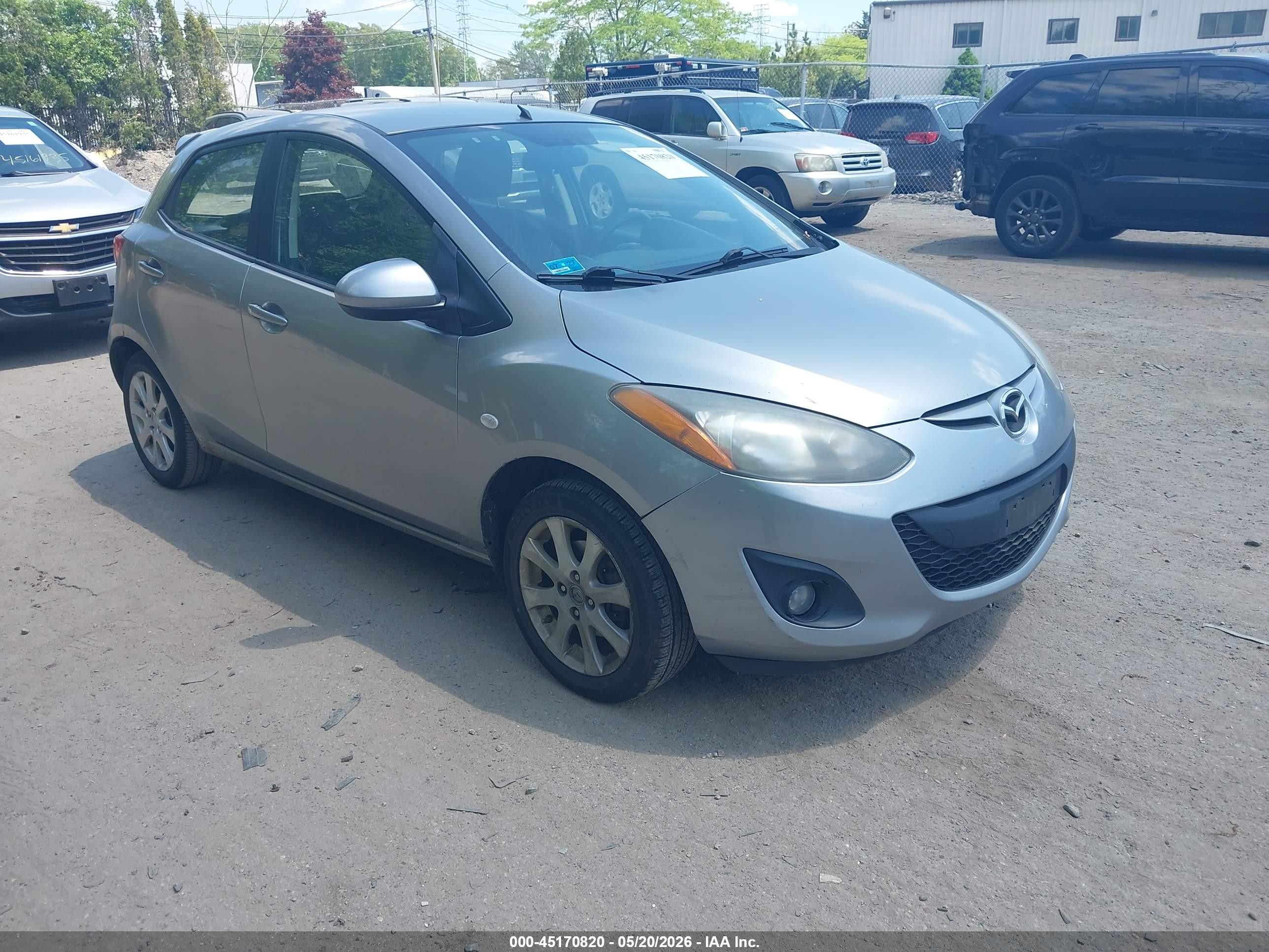 2011 Mazda Mazda2 Touring Silver vin: JM1DE1HZ9B0110253