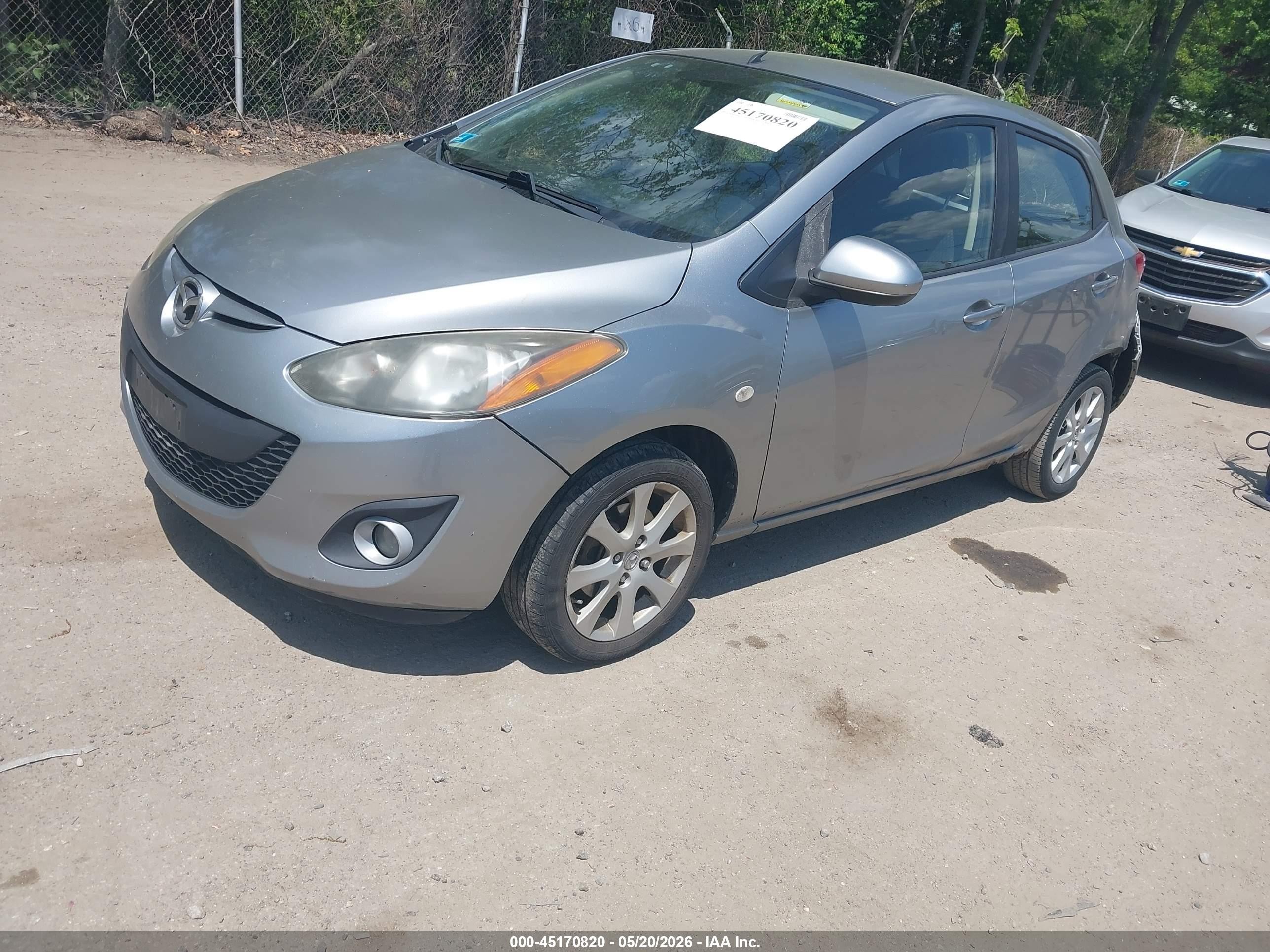 2011 Mazda Mazda2 Touring Silver vin: JM1DE1HZ9B0110253