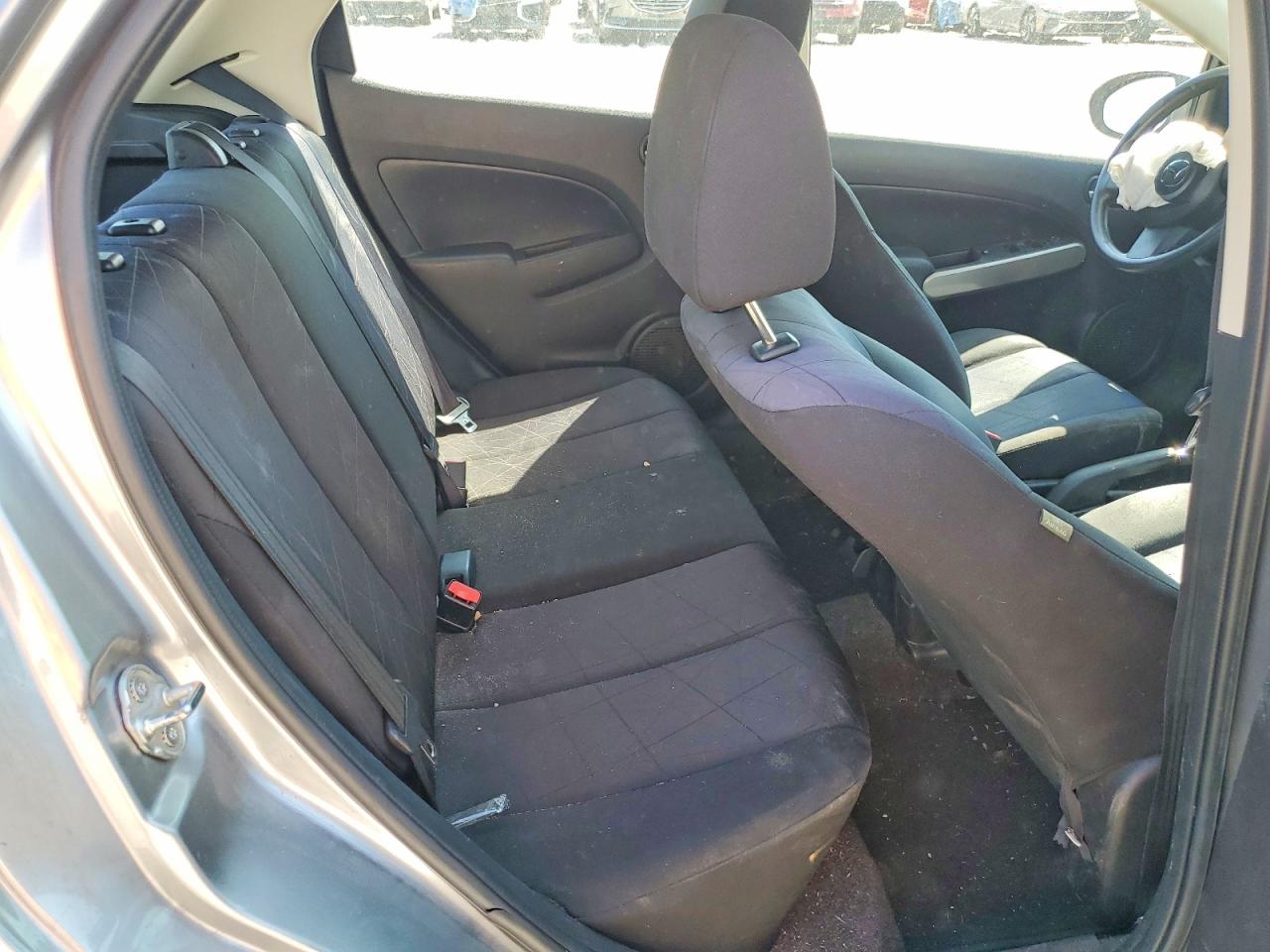 2011 Mazda Mazda2 Silver vin: JM1DE1HZ9B0125612