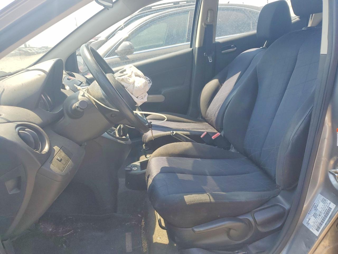 2011 Mazda Mazda2 Silver vin: JM1DE1HZ9B0125612