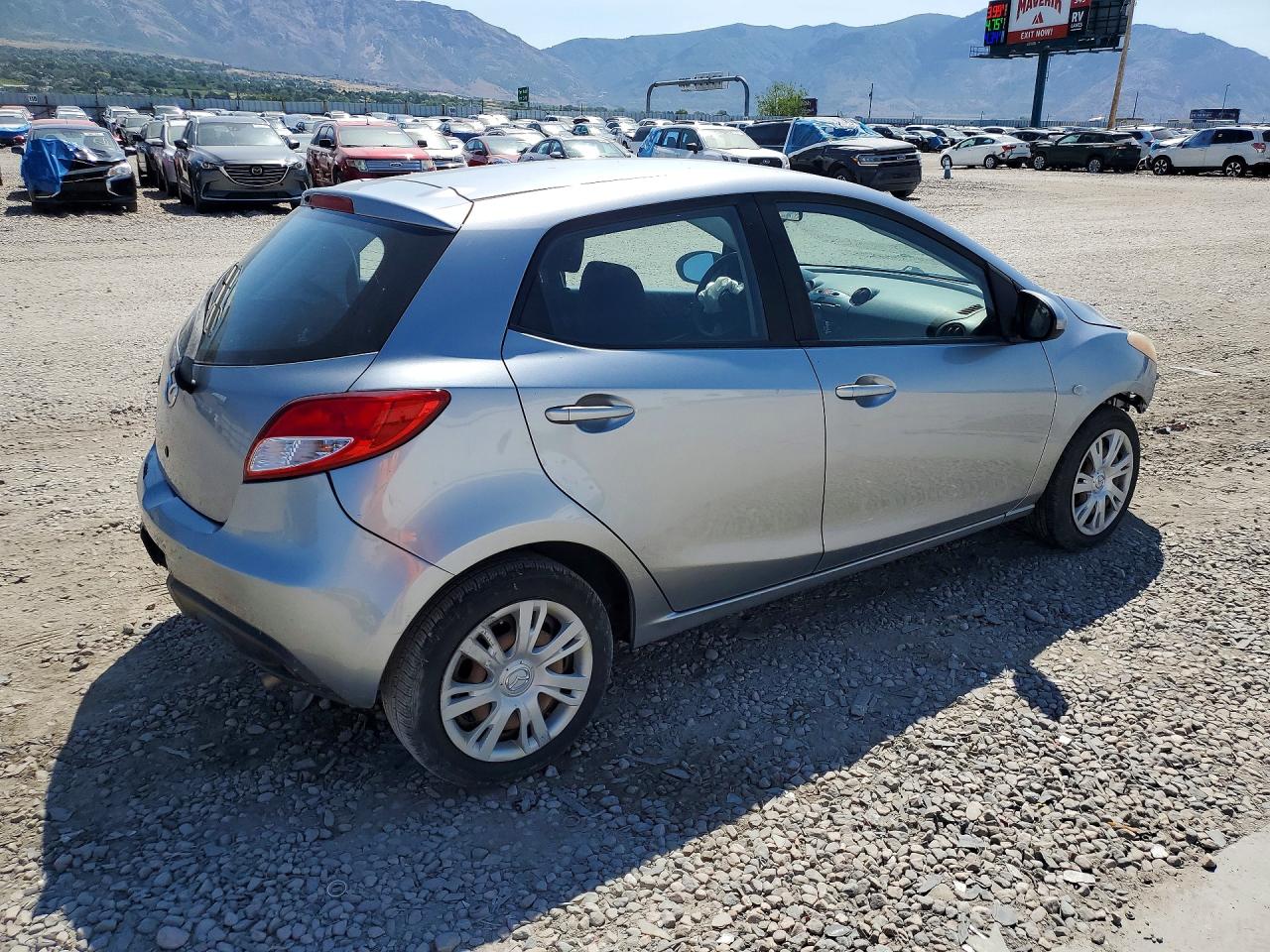 2011 Mazda Mazda2 Silver vin: JM1DE1HZ9B0125612