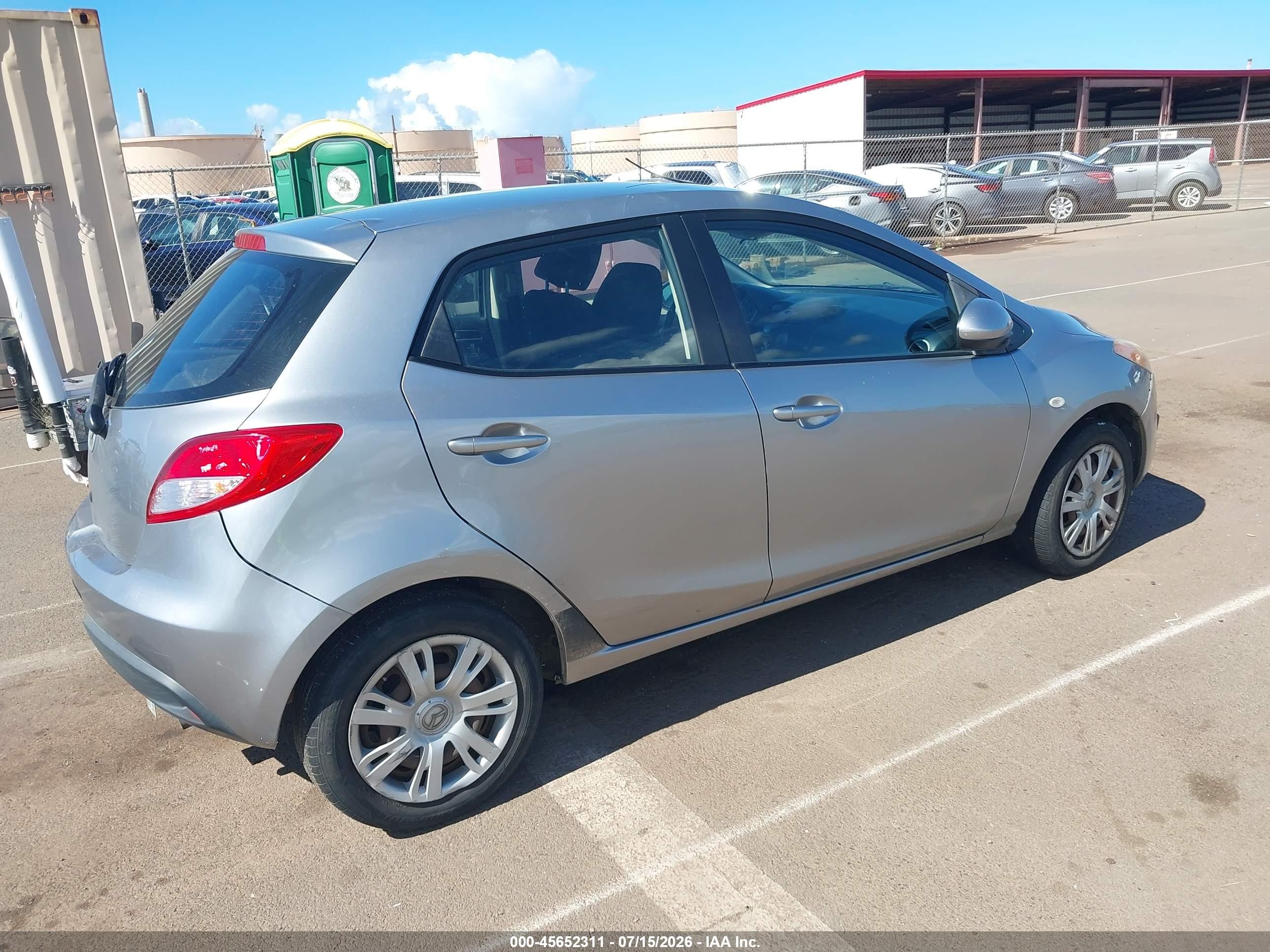 2012 Mazda Mazda2 Sport Silver vin: JM1DE1KY1C0137156