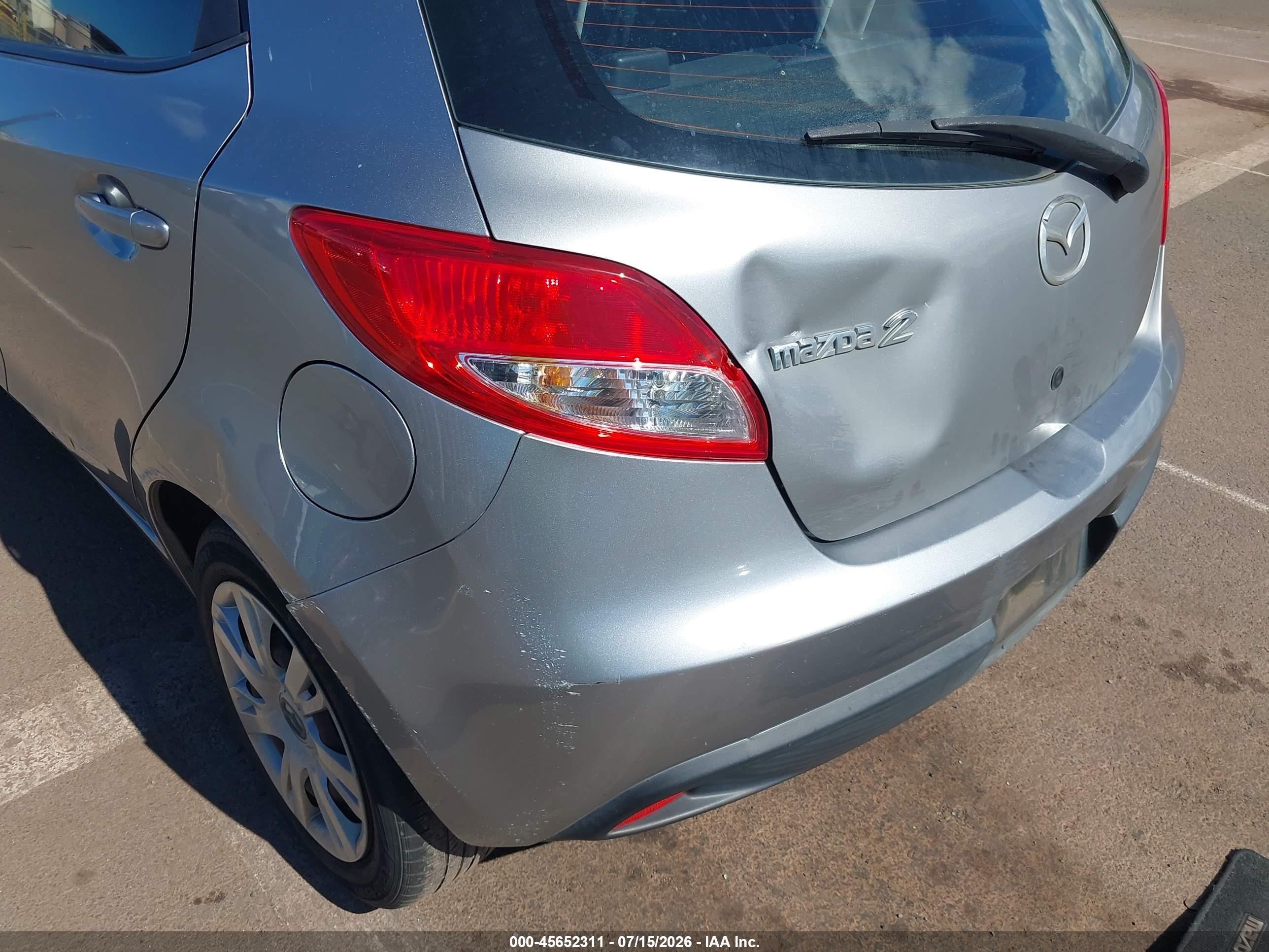 2012 Mazda Mazda2 Sport Silver vin: JM1DE1KY1C0137156