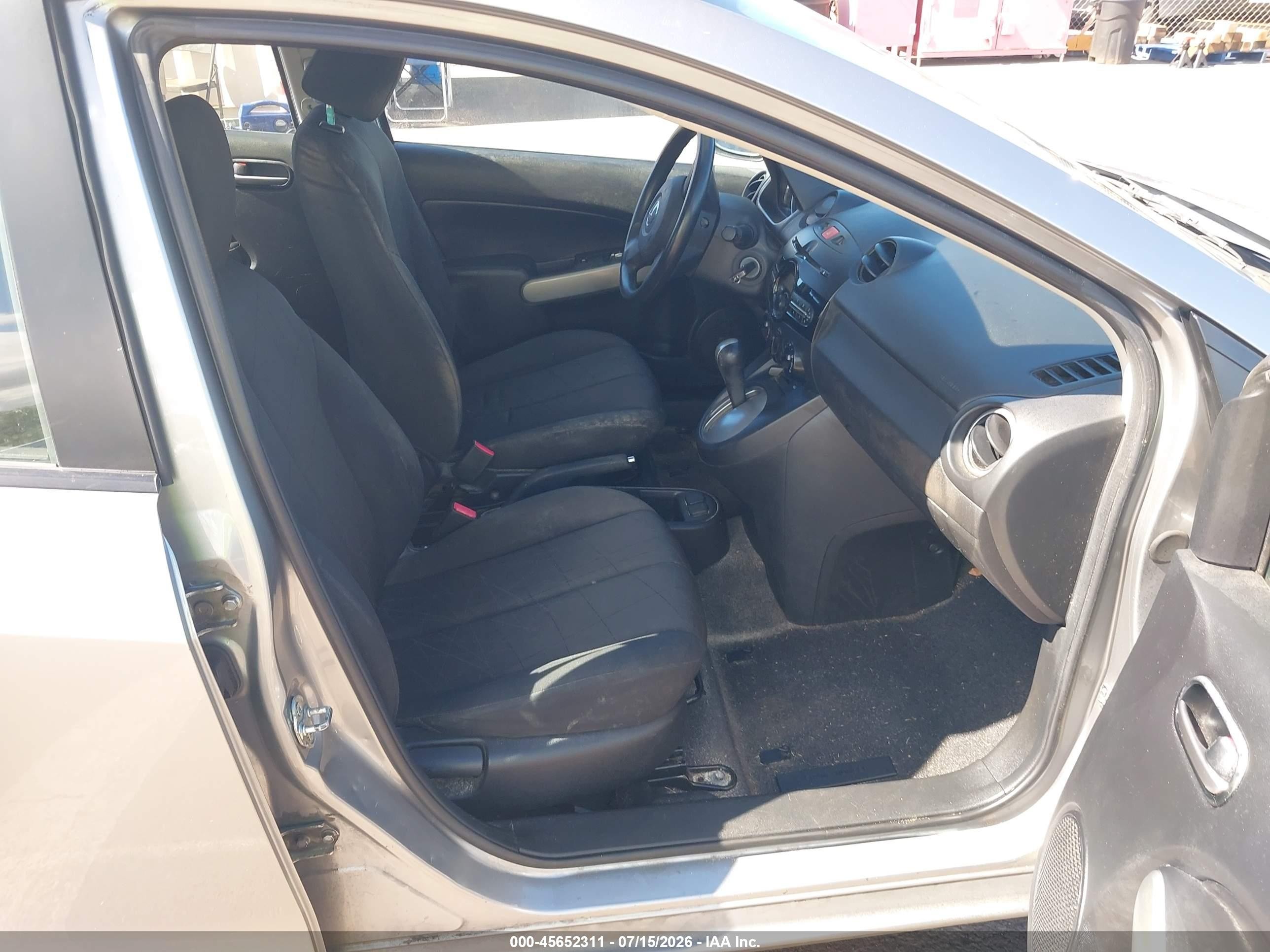 2012 Mazda Mazda2 Sport Silver vin: JM1DE1KY1C0137156