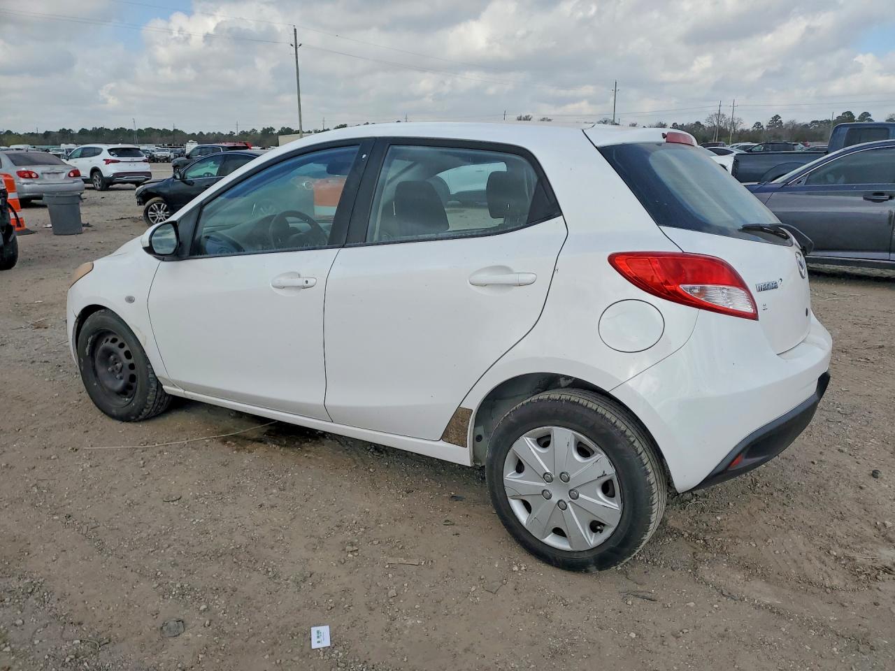 2012 Mazda Mazda 2 White vin: JM1DE1KY1C0144558