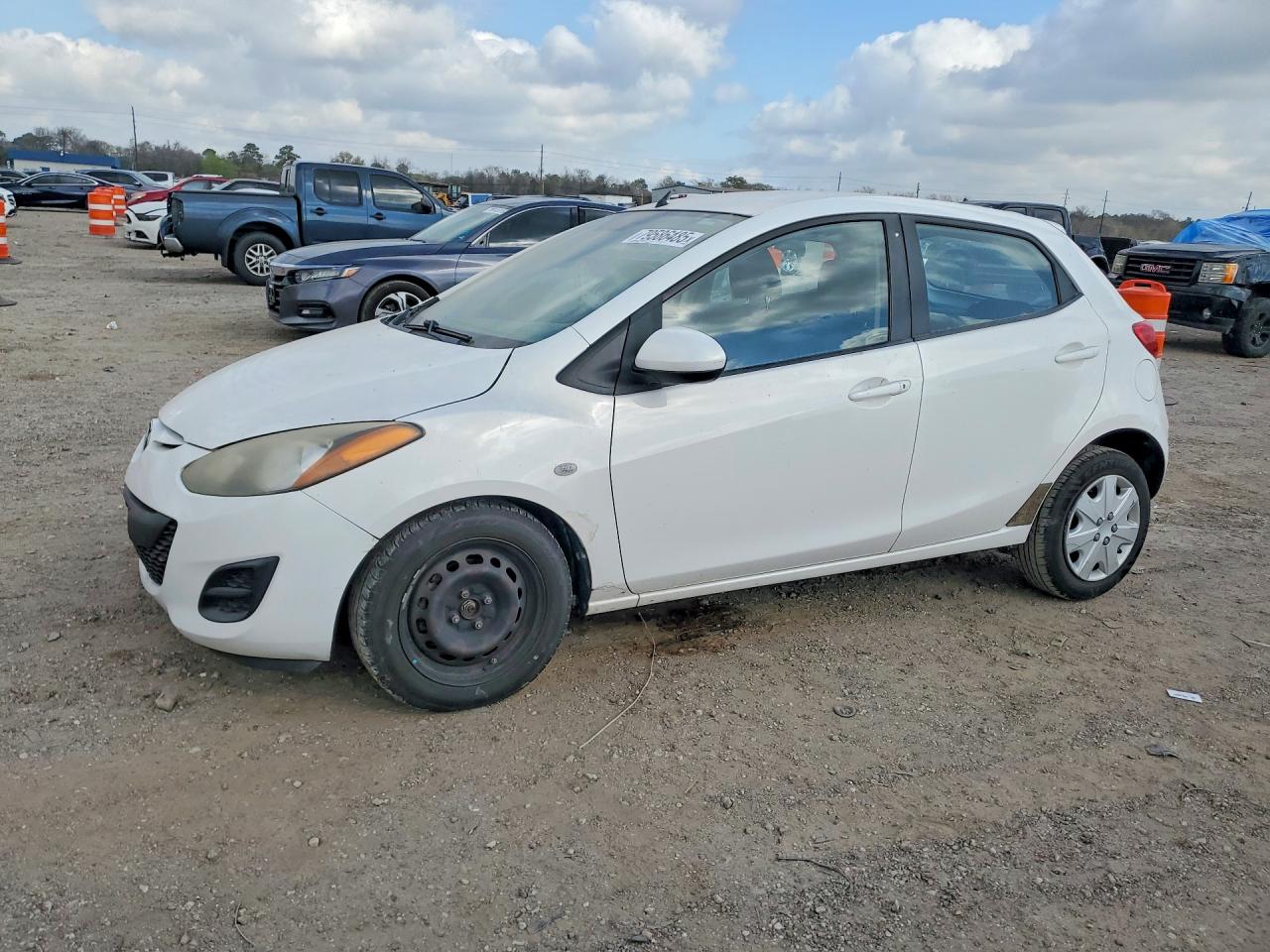 2012 Mazda Mazda 2 White vin: JM1DE1KY1C0144558