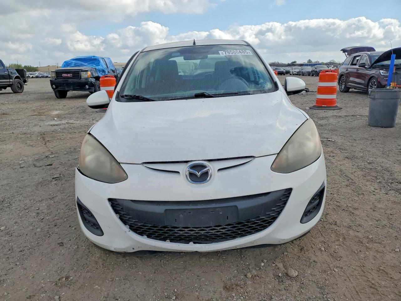 2012 Mazda Mazda 2 White vin: JM1DE1KY1C0144558