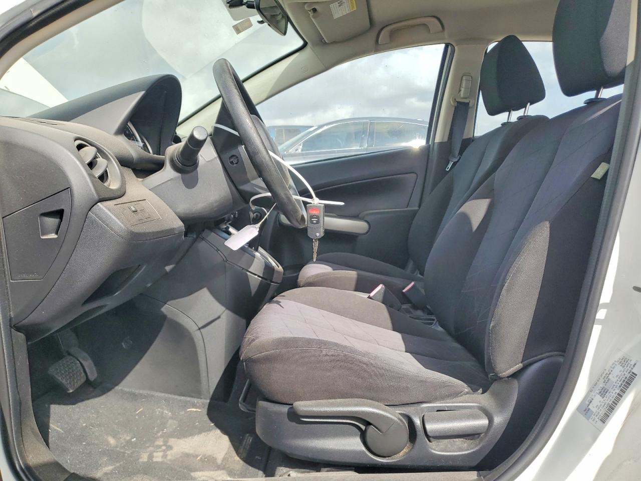 2012 Mazda Mazda 2 White vin: JM1DE1KY1C0144558
