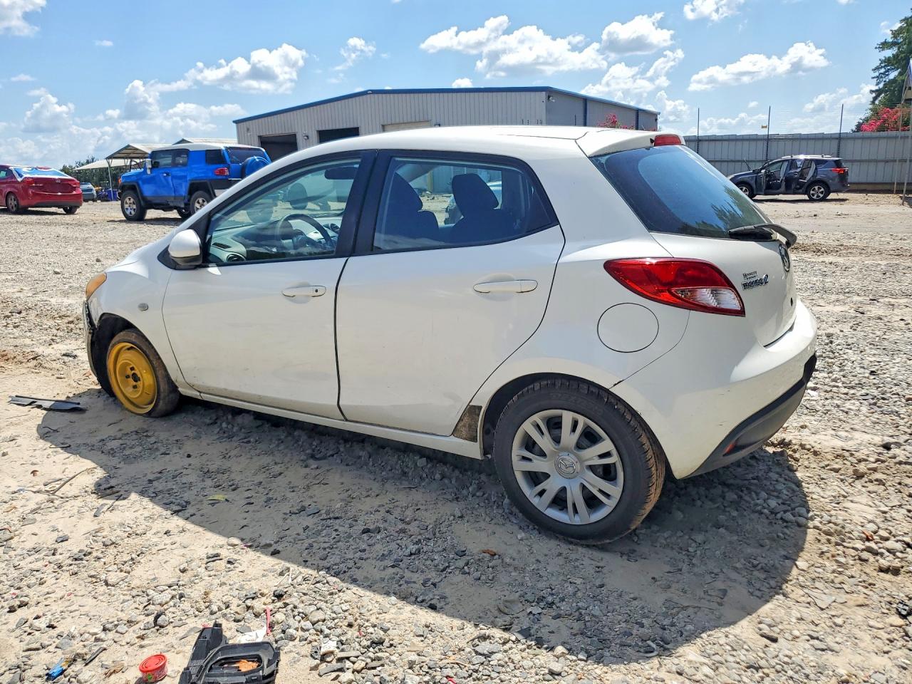 2013 Mazda Mazda 2 White vin: JM1DE1KY1D0153567
