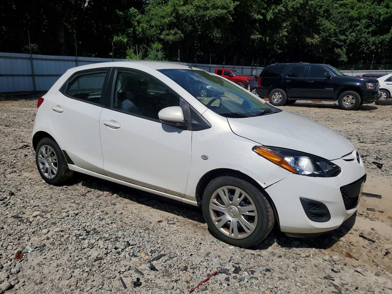 2013 Mazda Mazda 2 White vin: JM1DE1KY1D0153567