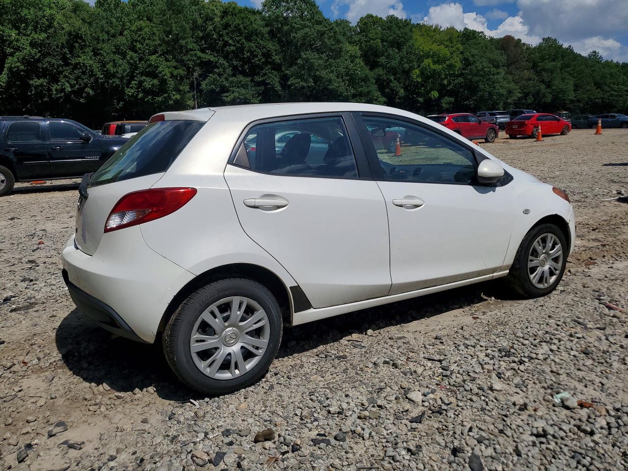 2013 Mazda Mazda 2 White vin: JM1DE1KY1D0153567