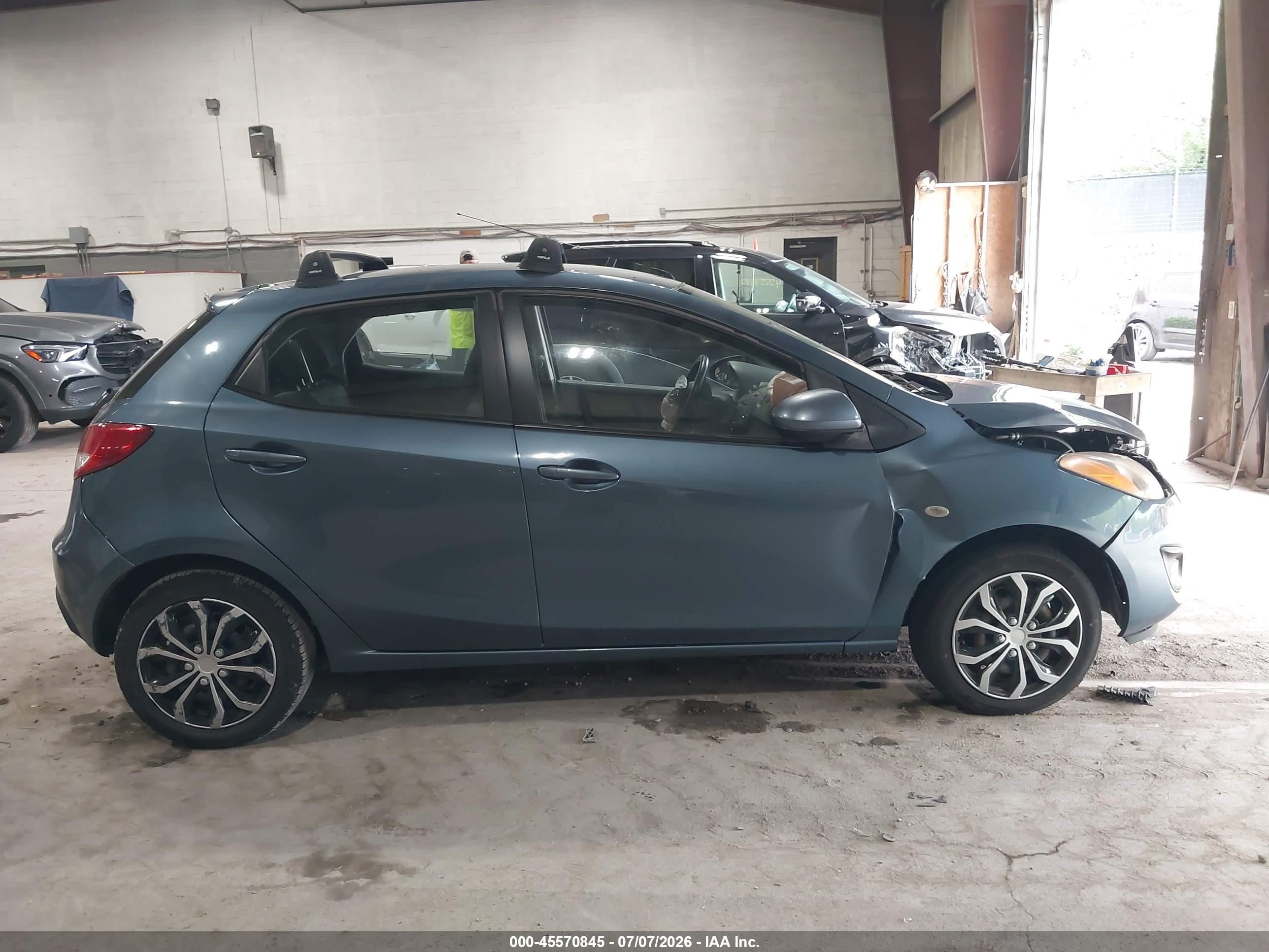2014 Mazda Mazda2 Sport Blue vin: JM1DE1KY1E0184237