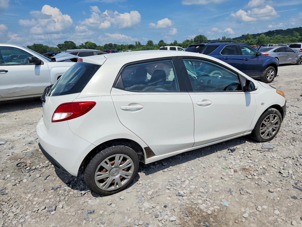 2013 Mazda Mazda2 White vin: JM1DE1KY2D0165422