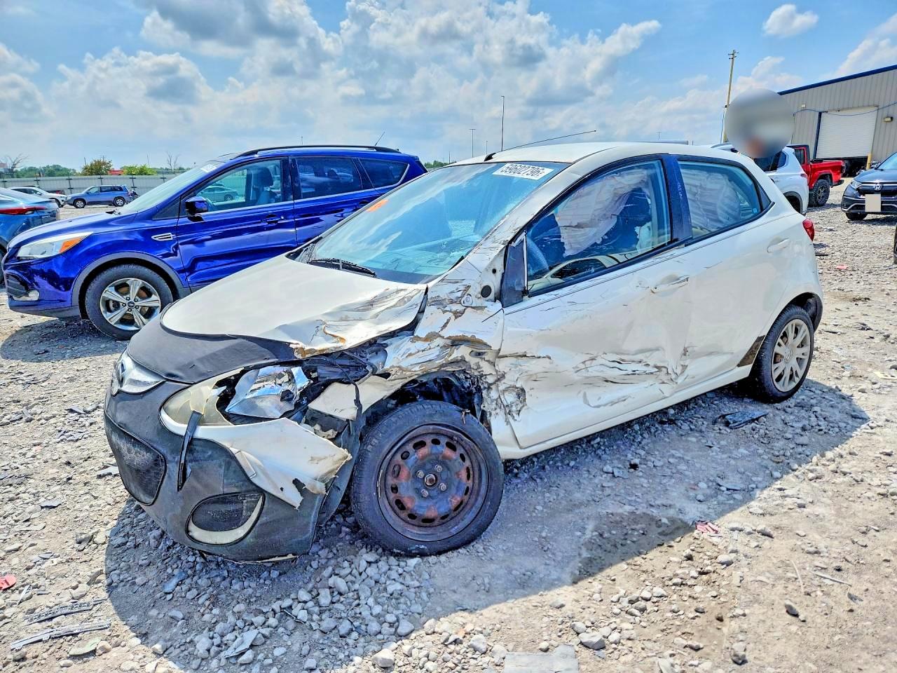 2013 Mazda Mazda2 White vin: JM1DE1KY2D0165422