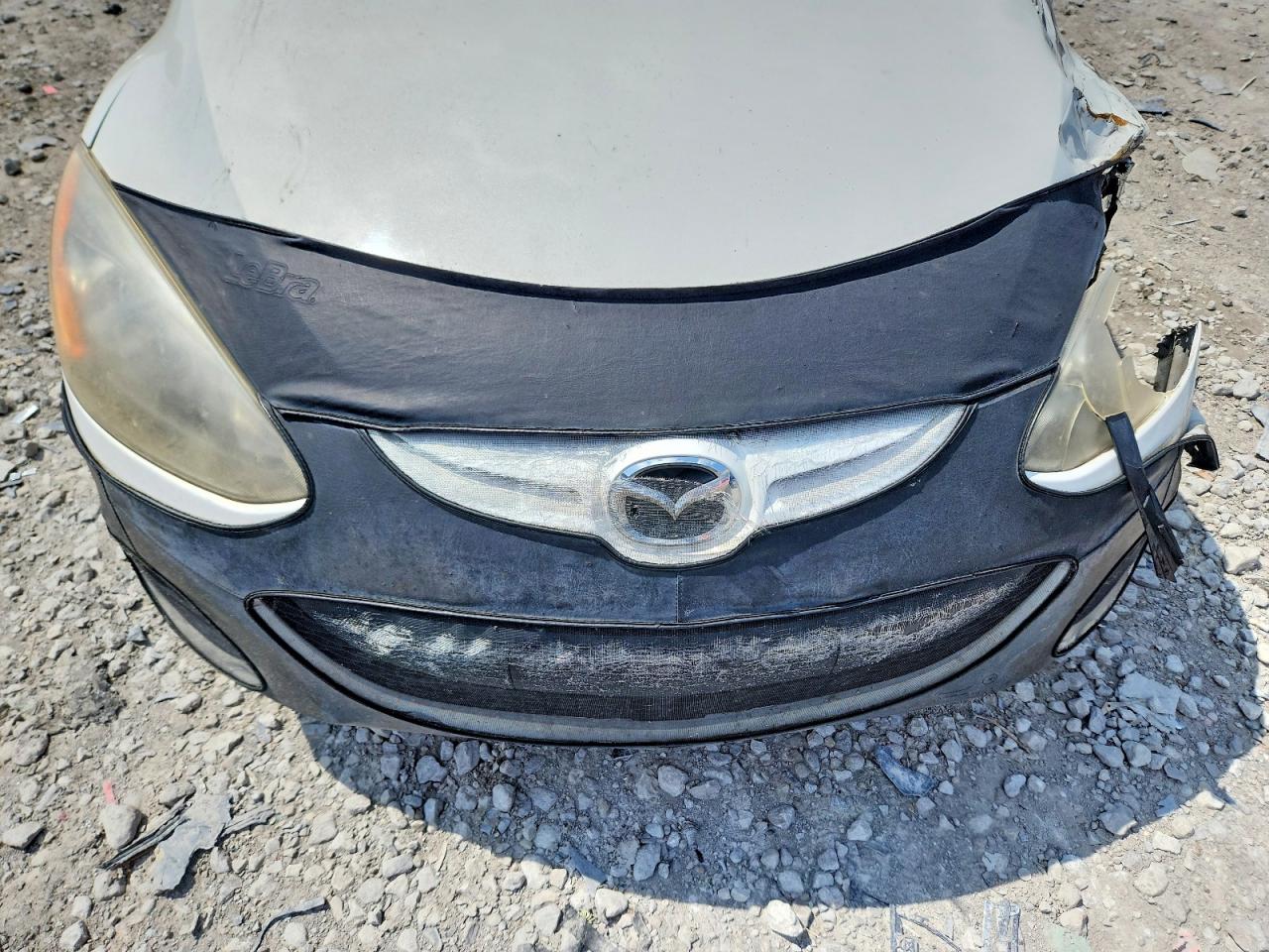 2013 Mazda Mazda2 White vin: JM1DE1KY2D0165422