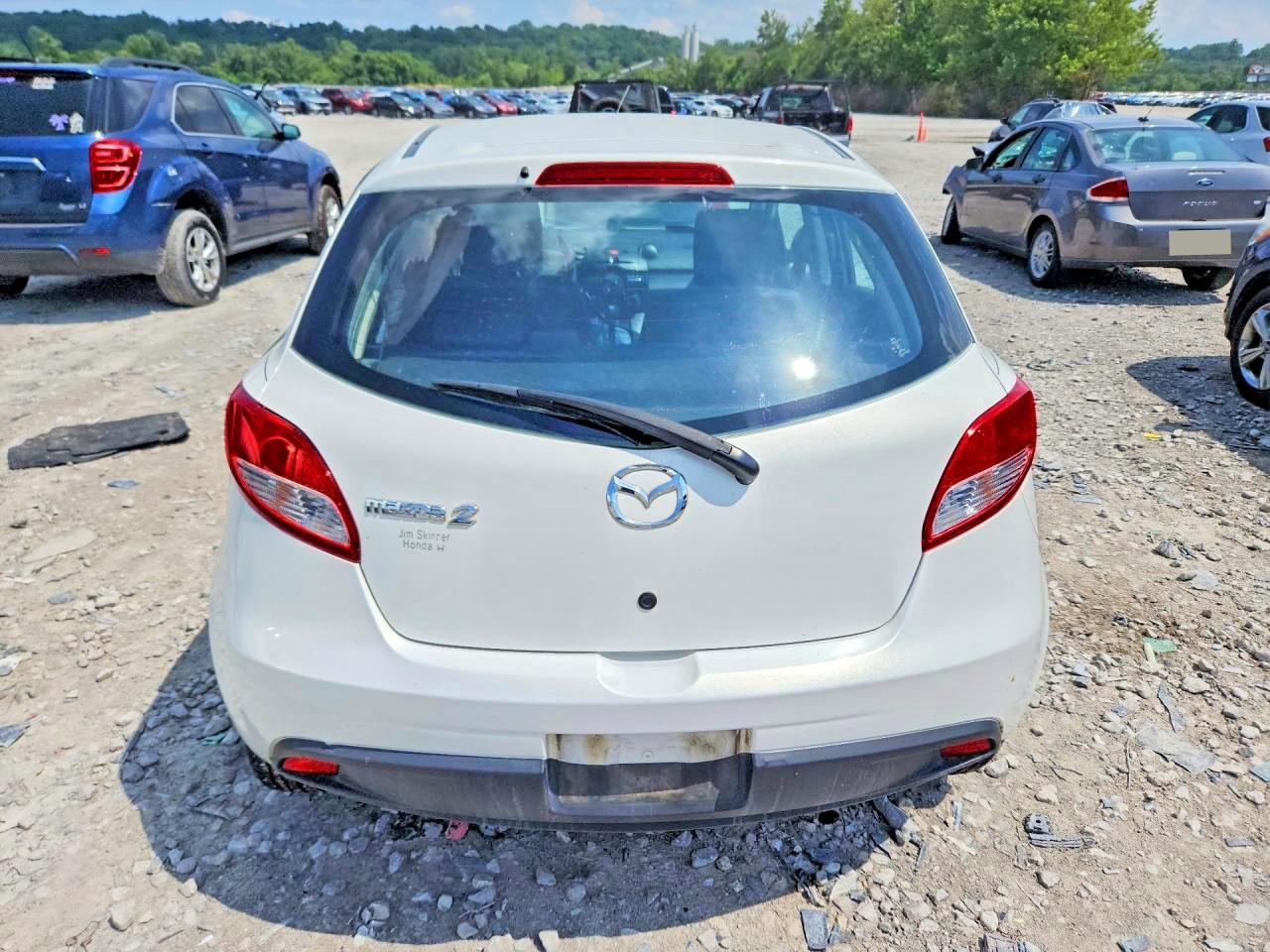 2013 Mazda Mazda2 White vin: JM1DE1KY2D0165422