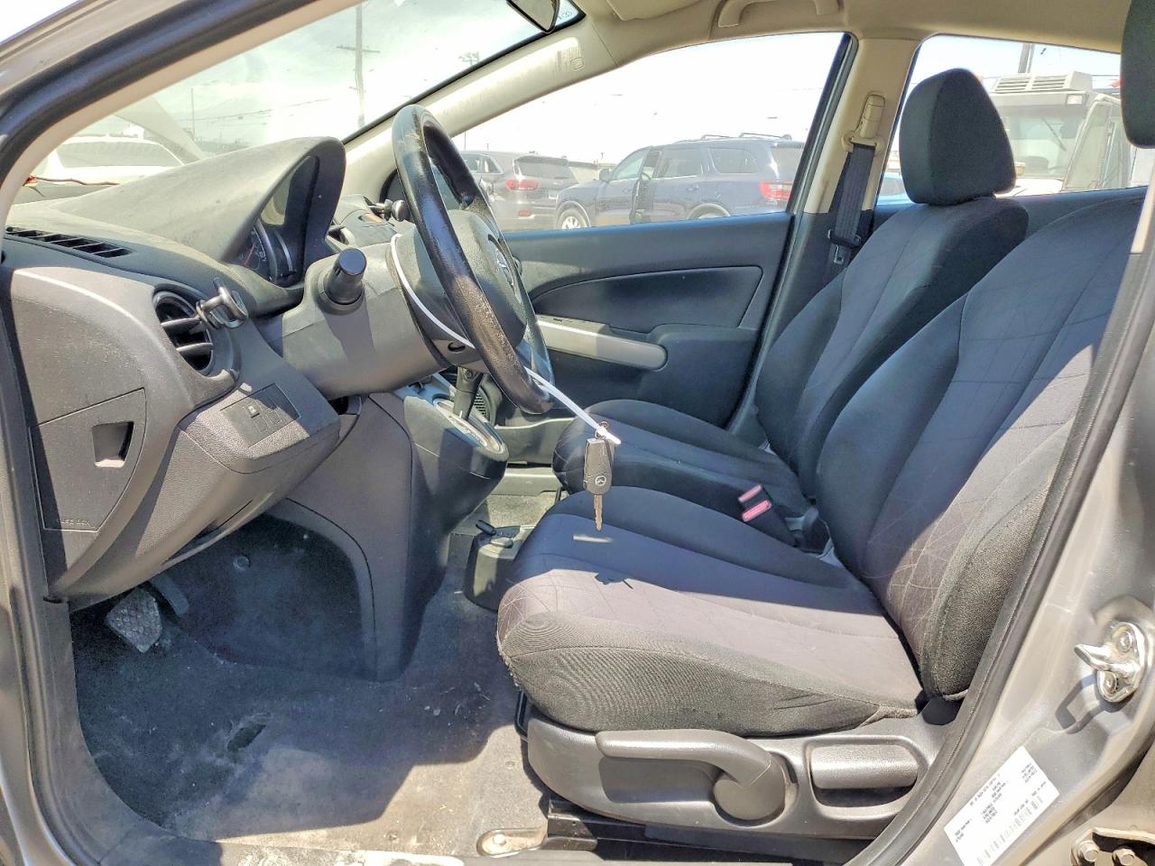 2013 Mazda Mazda2 Silver vin: JM1DE1KY2D0166375