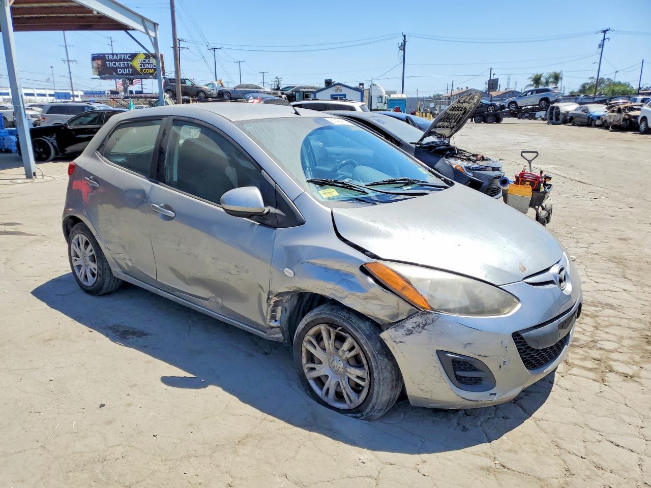 2013 Mazda Mazda2 Silver vin: JM1DE1KY2D0166375